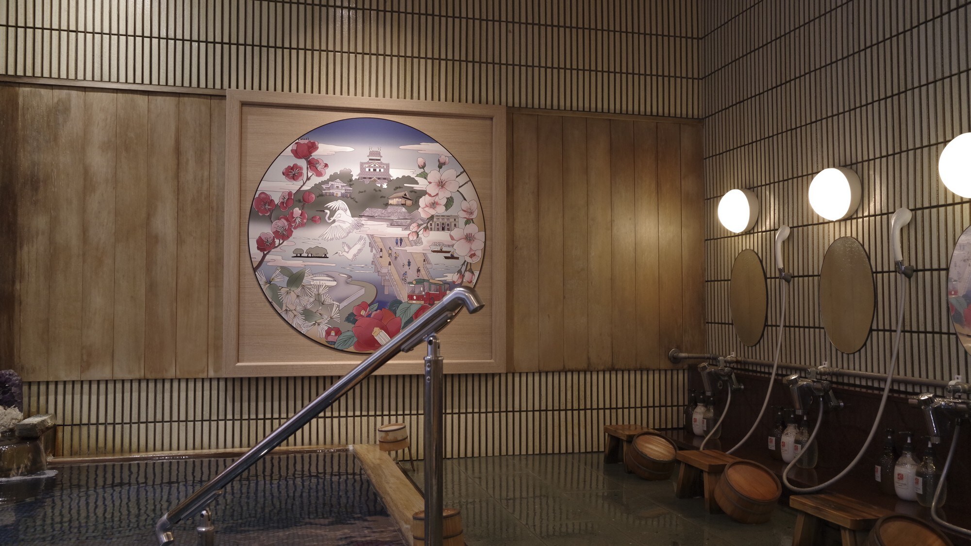 <Tennyo-yu> The newly renovated Tennyo-yu. Although it is not a large bath, it is a sulfate spring with many beneficial effects.