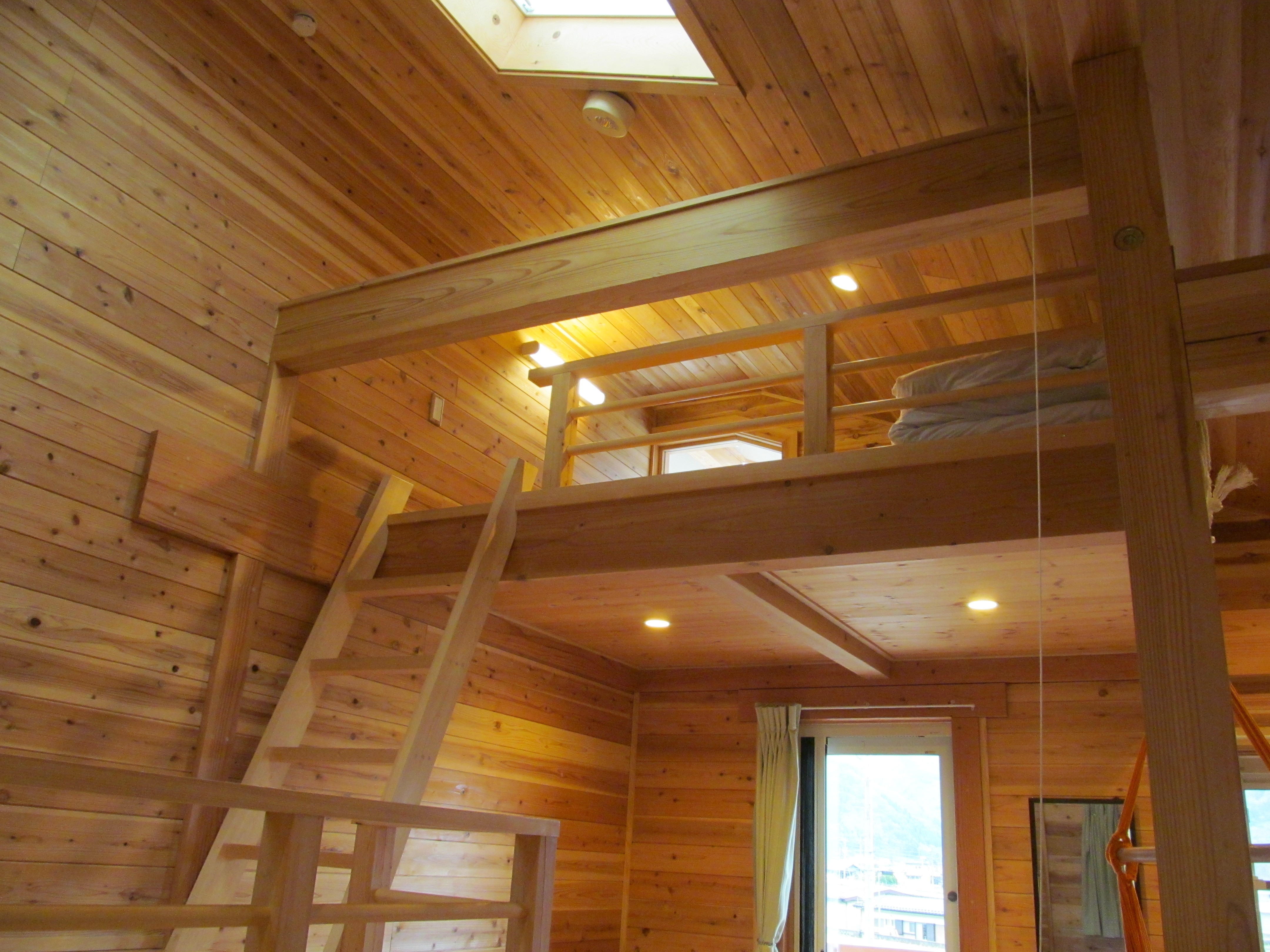 ・ [2-story log house standard] Loft