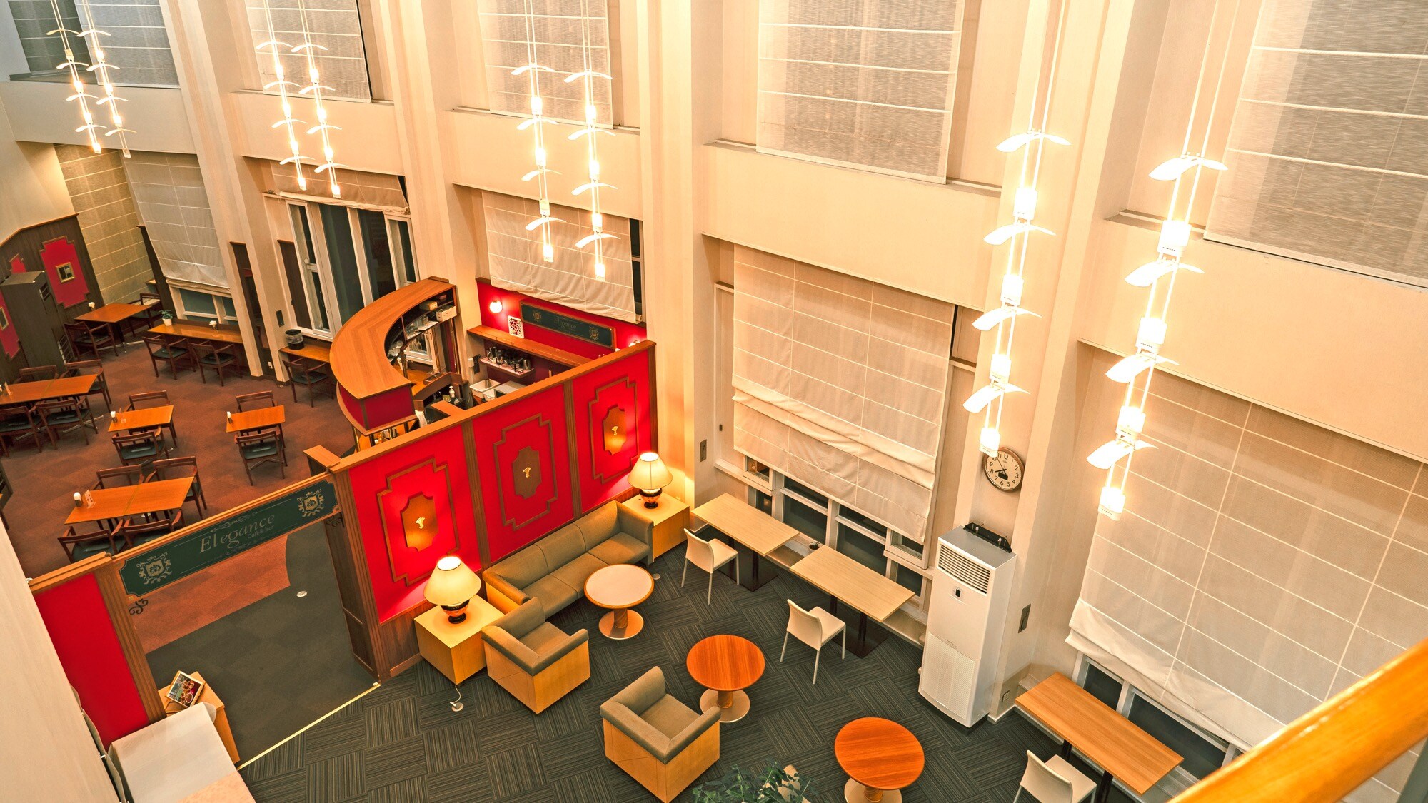 Lobby & amp; cafe breakfast venue