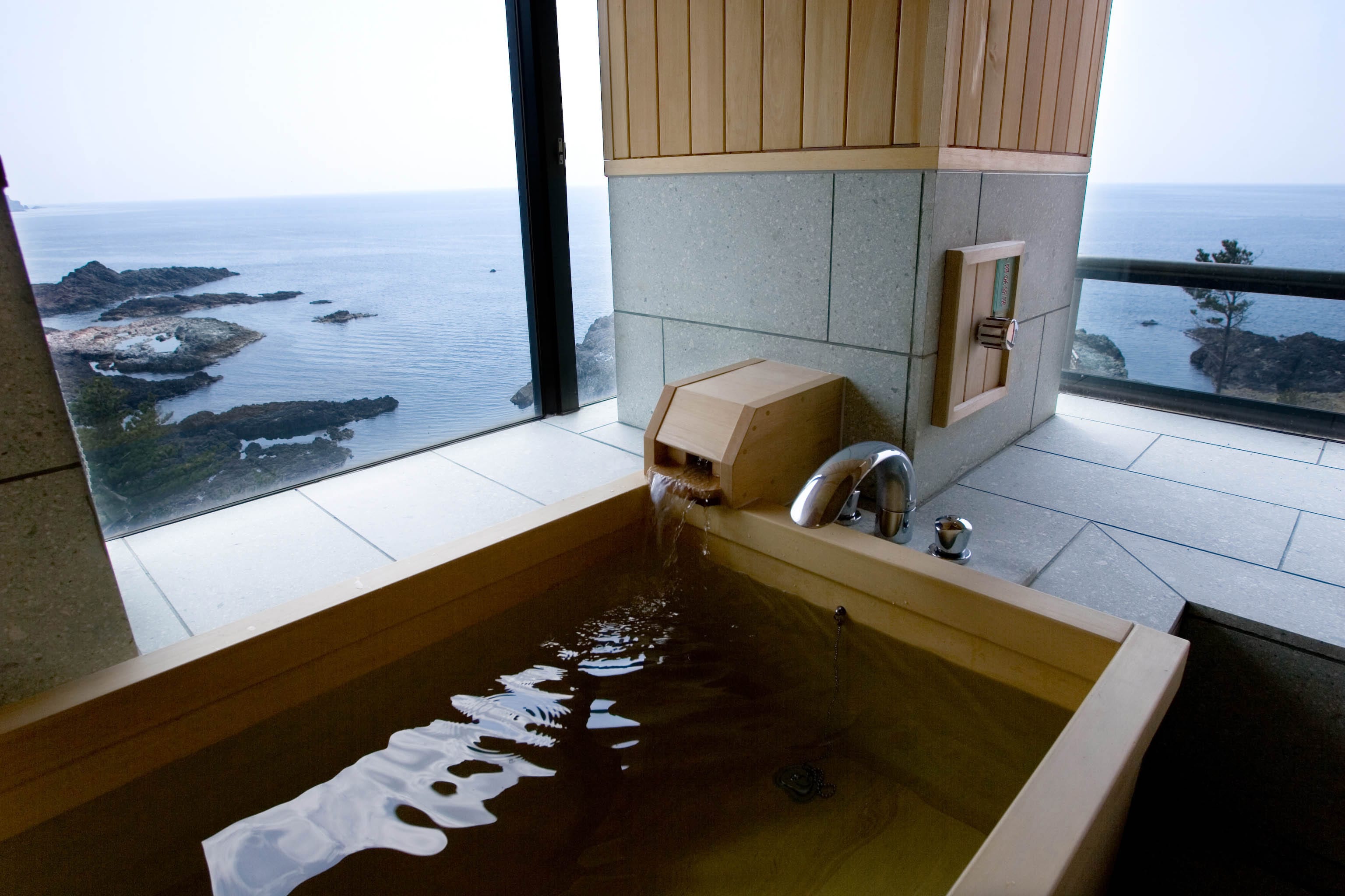 Indoor bath in the special room "Seitoukyo"