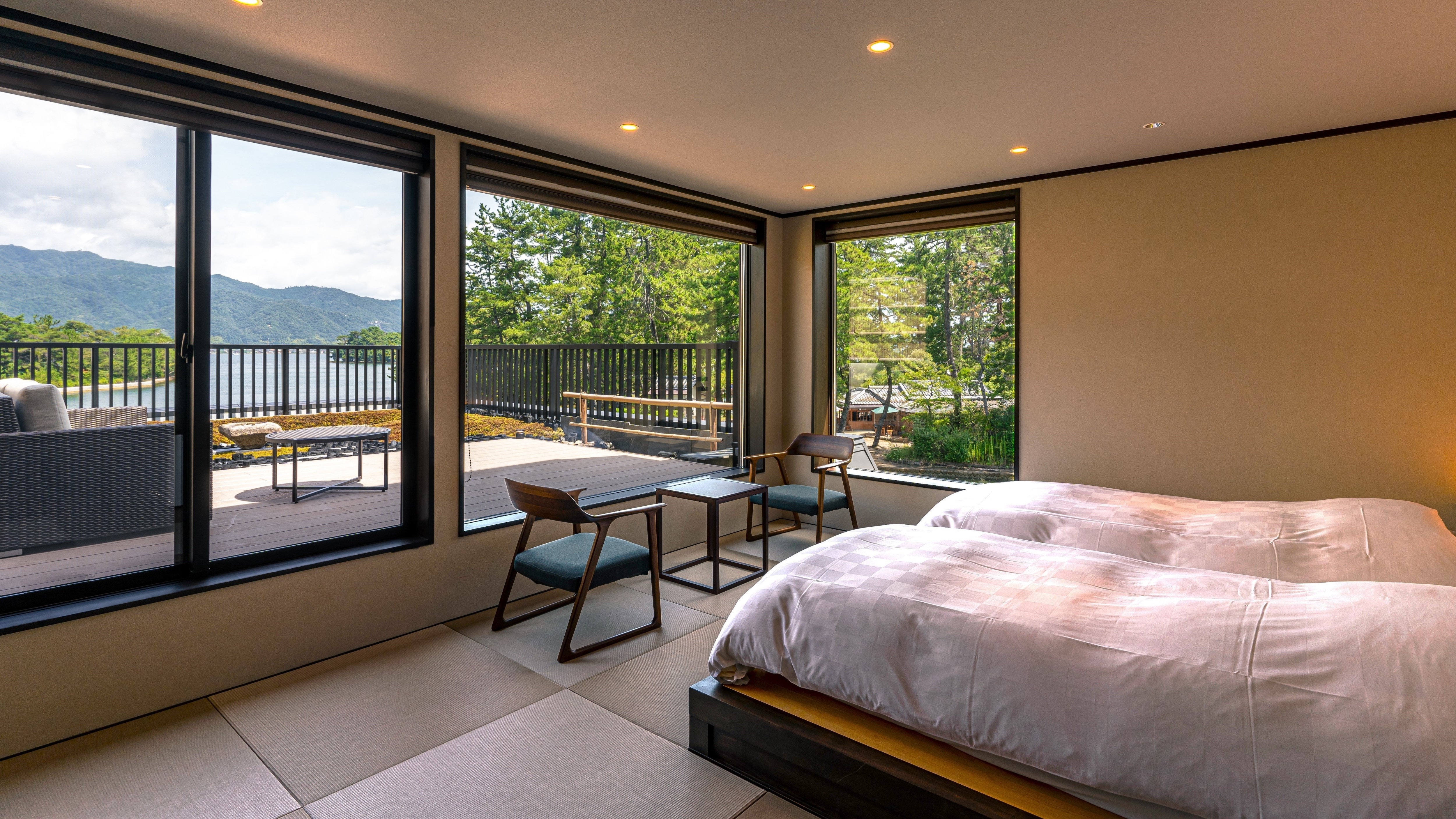 [Japanese-style bedroom with observation terrace overlooking the Amanohashidate Kaisenkyo Bridge] Enjoy an elegant stay