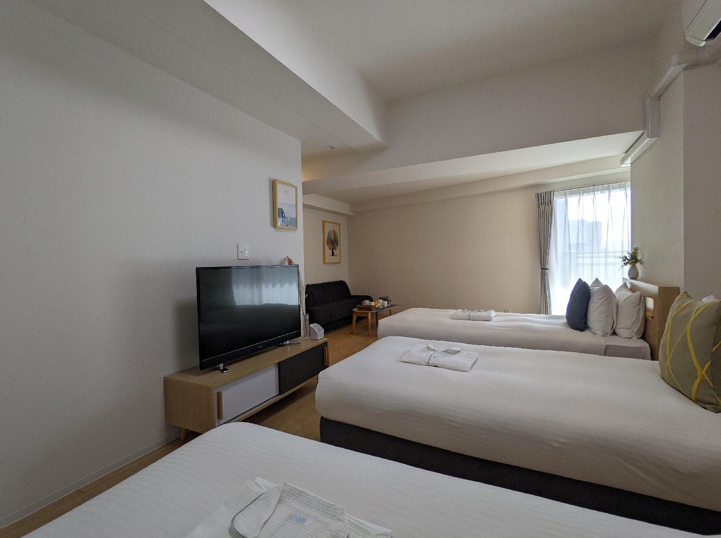 [Corner room] 3 single beds, 1 sofa bed/43 square meters