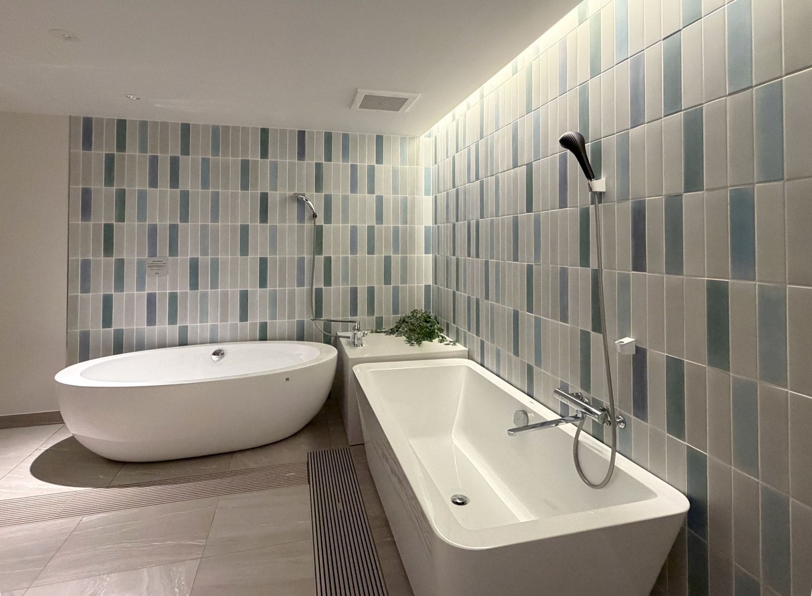 New Retreat Bathtub