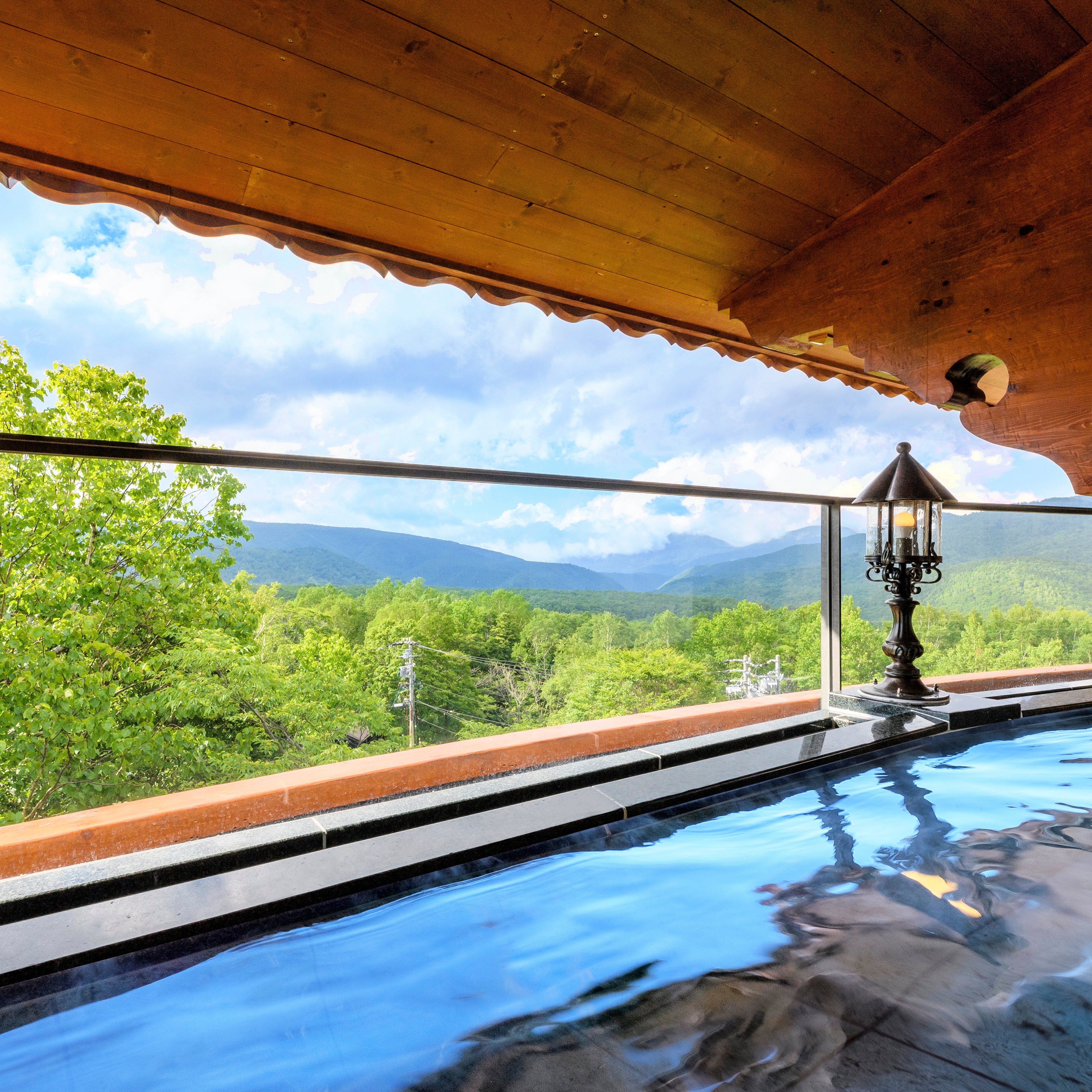 Aerial open-air bath