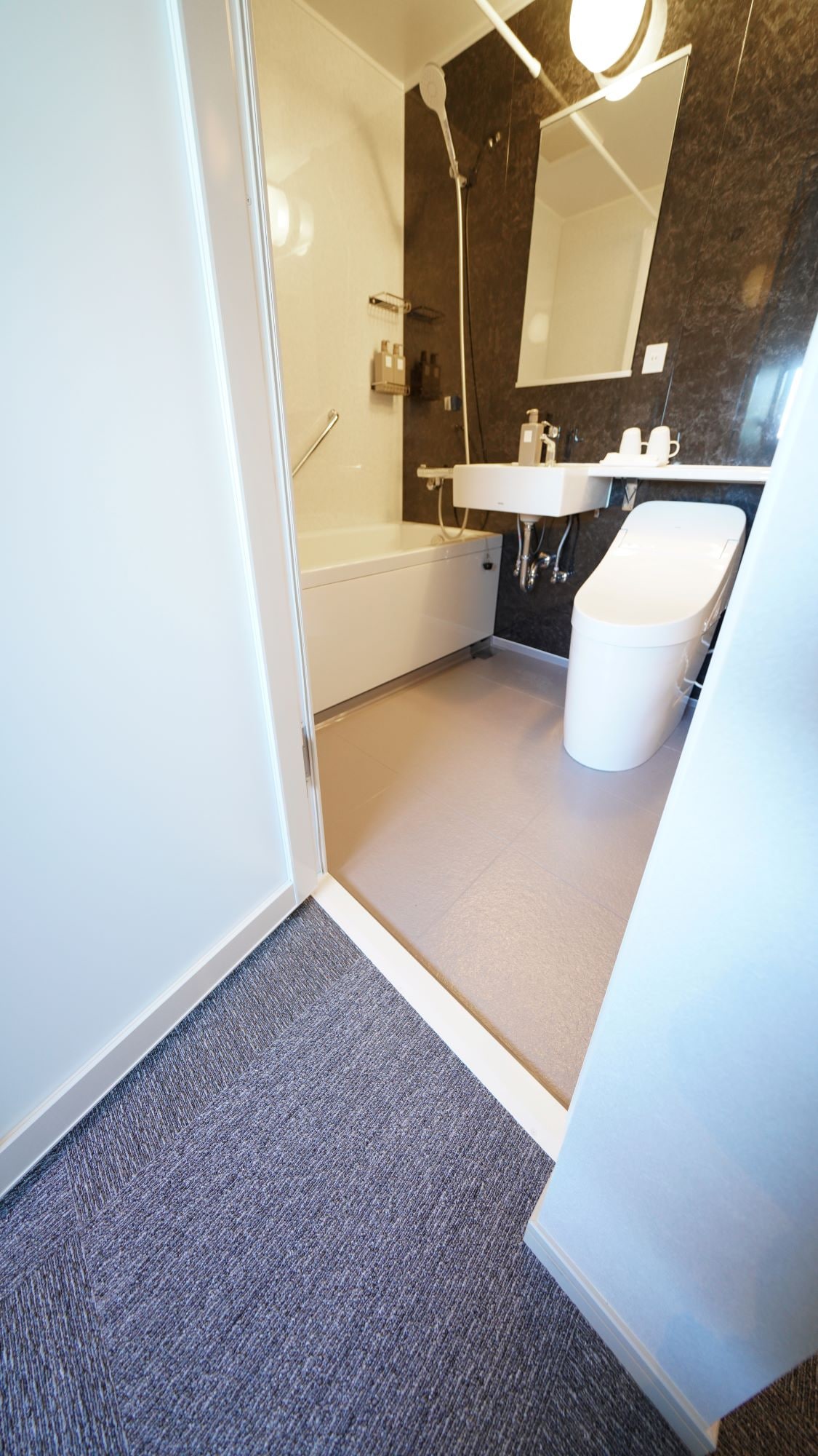 Universal Twin Room with Bathroom