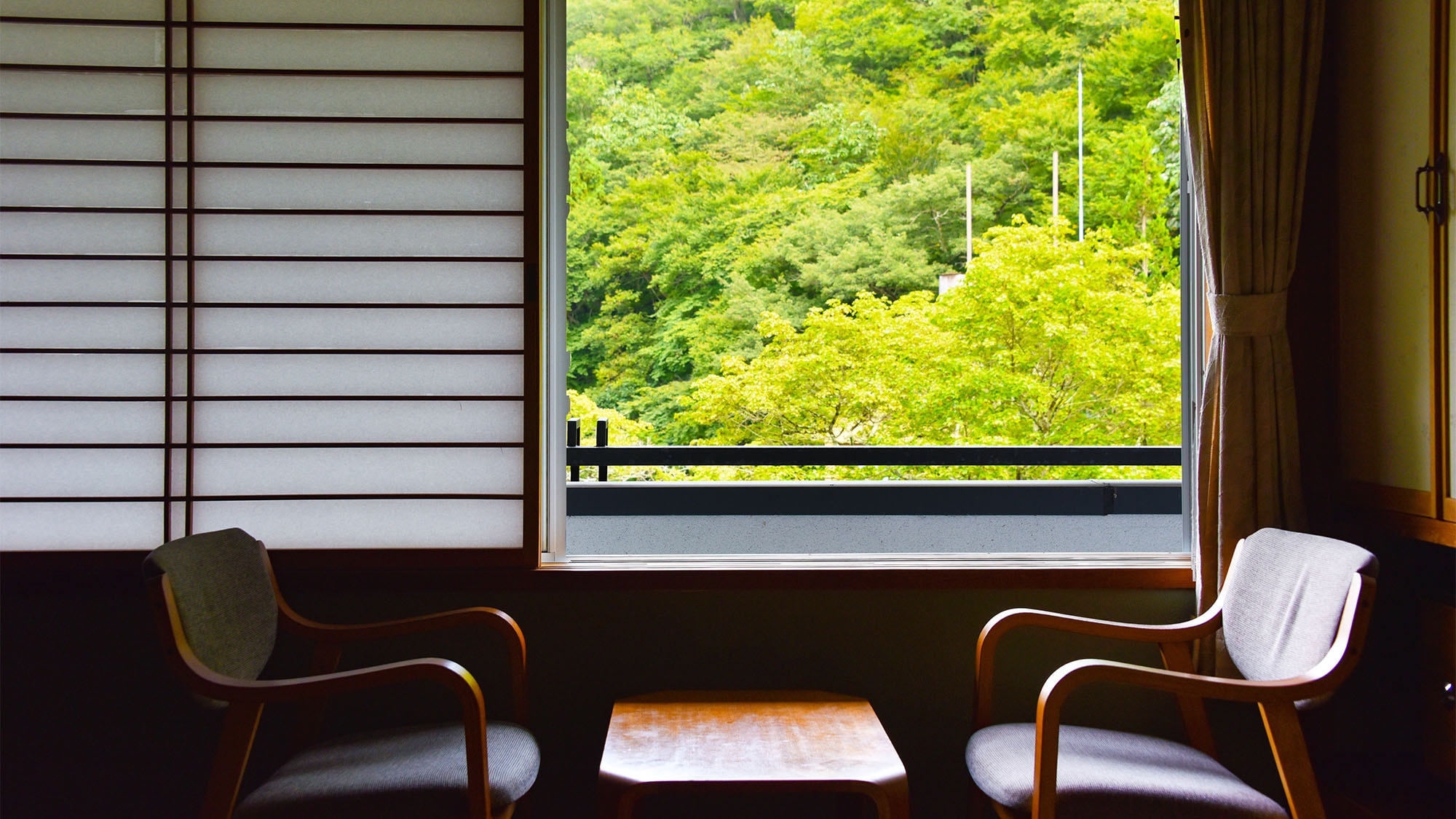 ・[View] You can enjoy the greenery of the mountains from the window of your room.