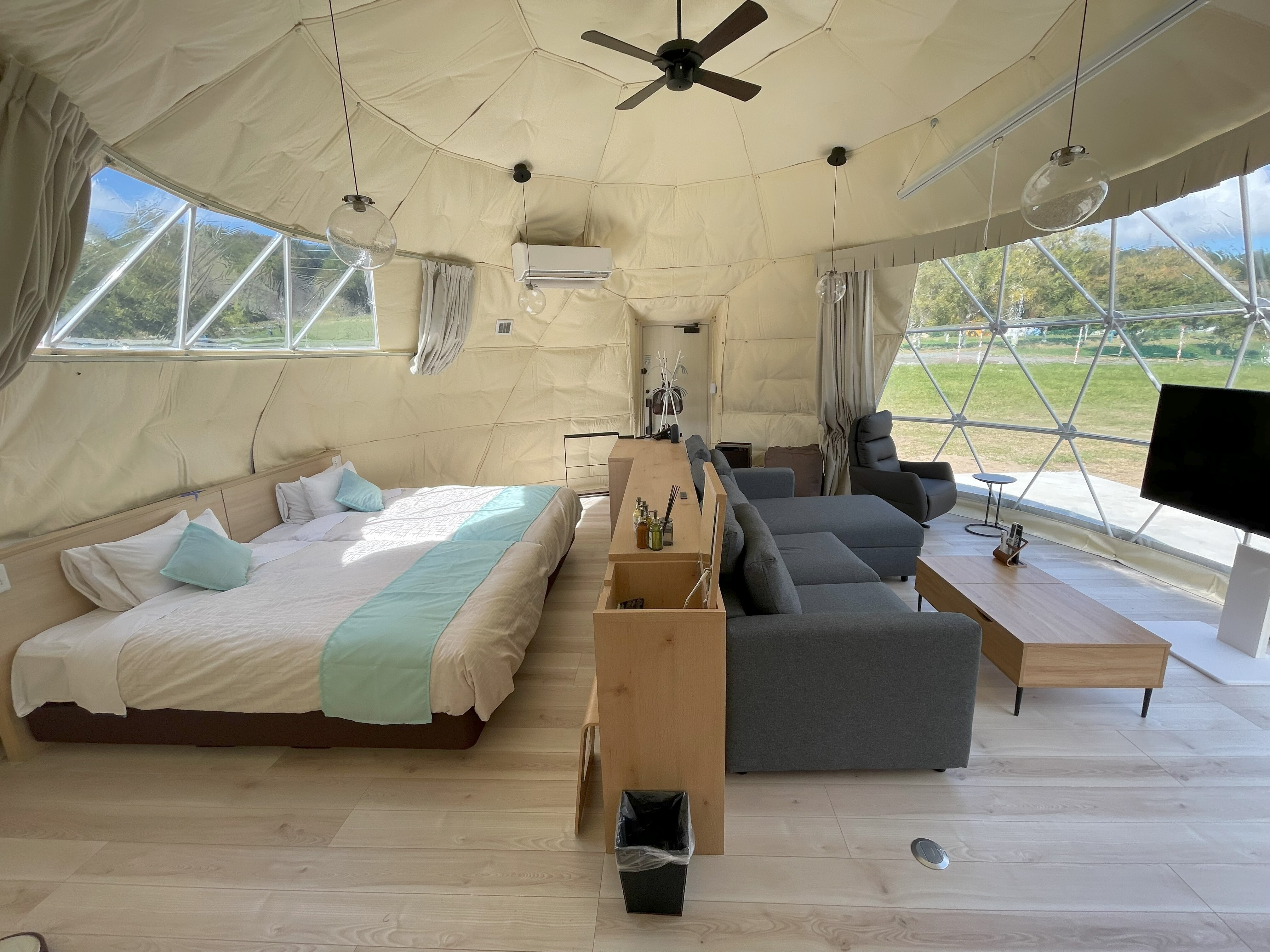 [Modern Western-style room]