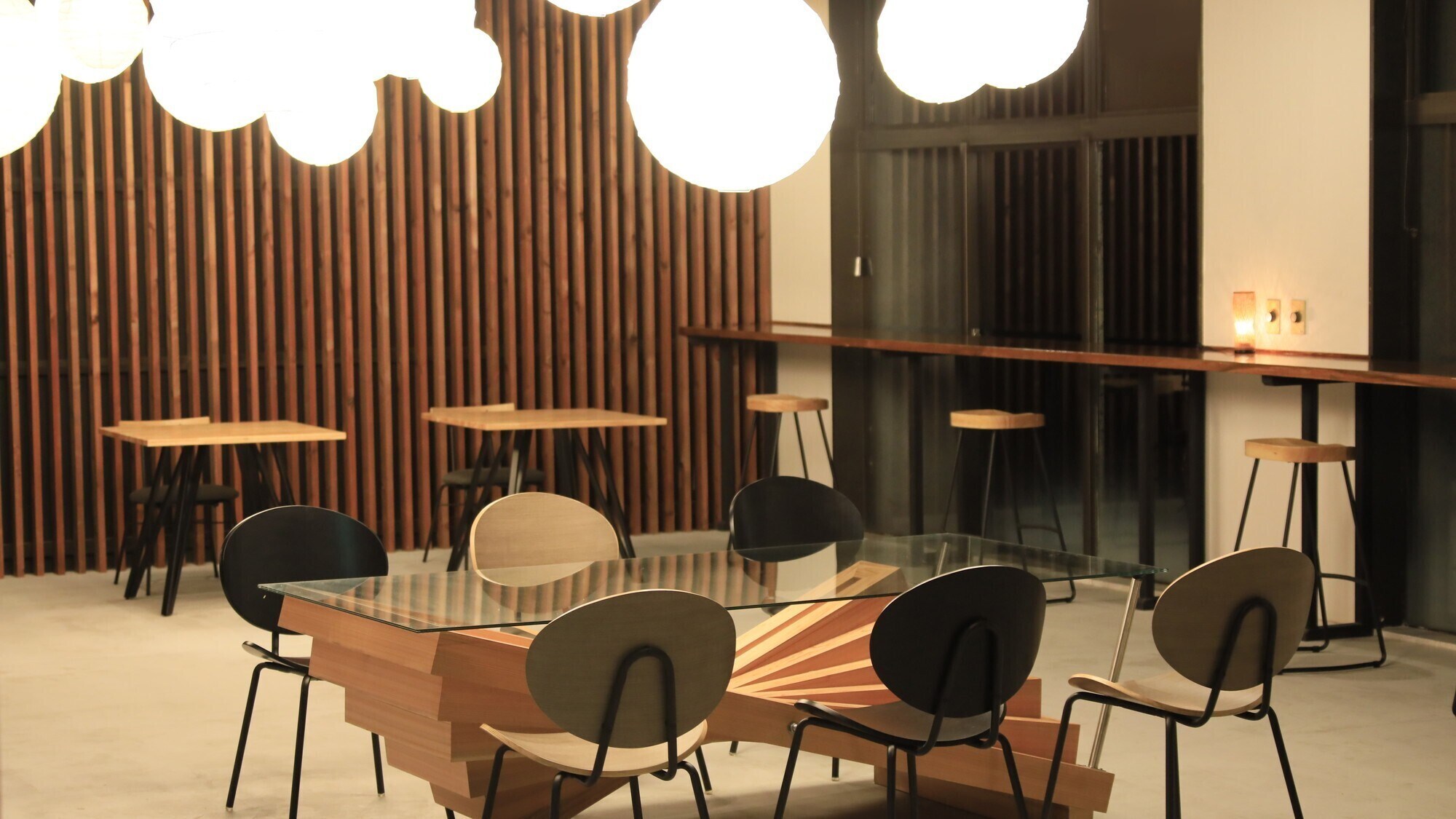 [Lounge "Kaguya"] A space that anyone can use for socializing with friends, teleworking, etc.