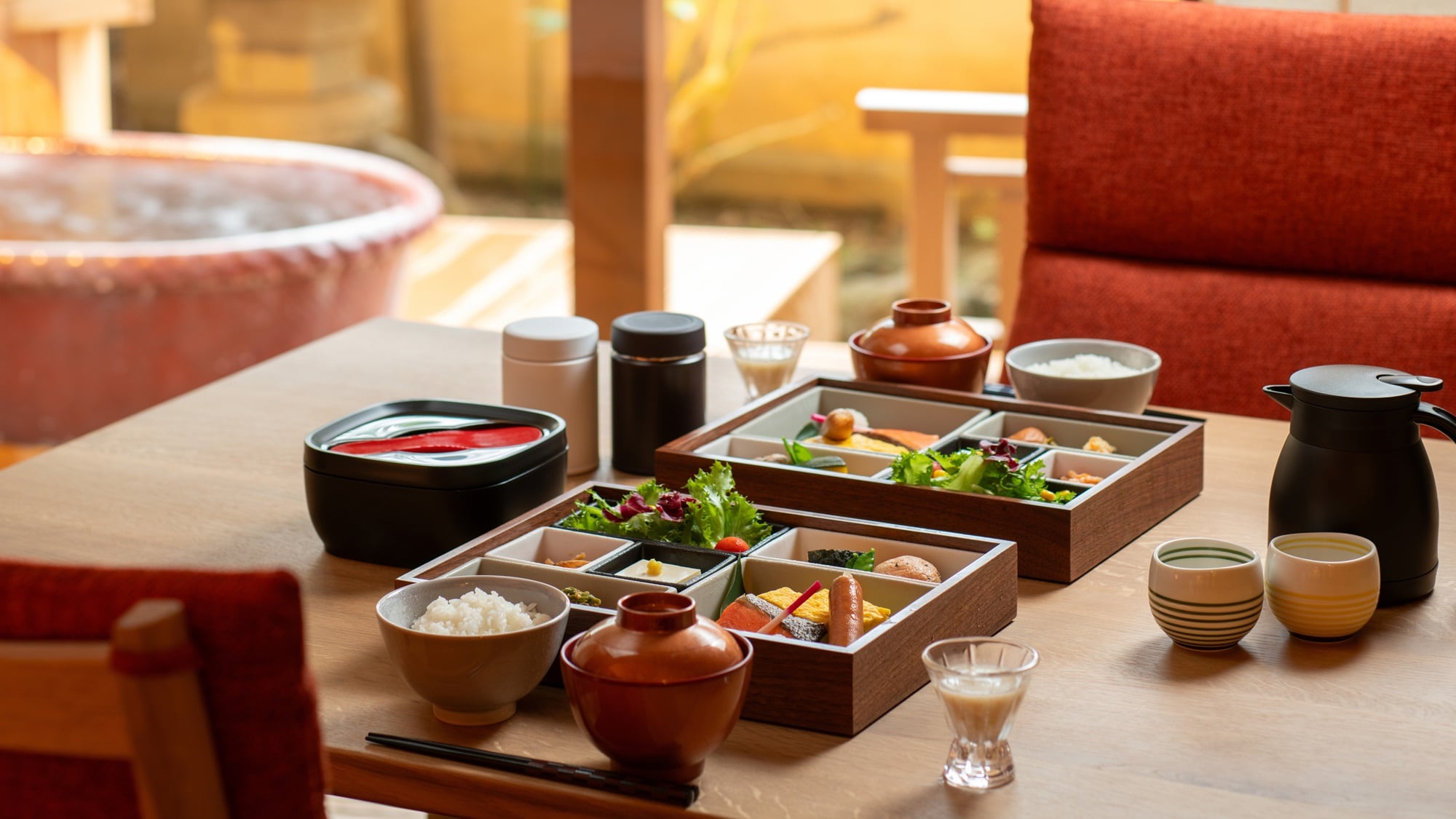 [In-room dining] A bento lunch will be prepared in front of your room in the morning. Please enjoy it in your room at your preferred time.