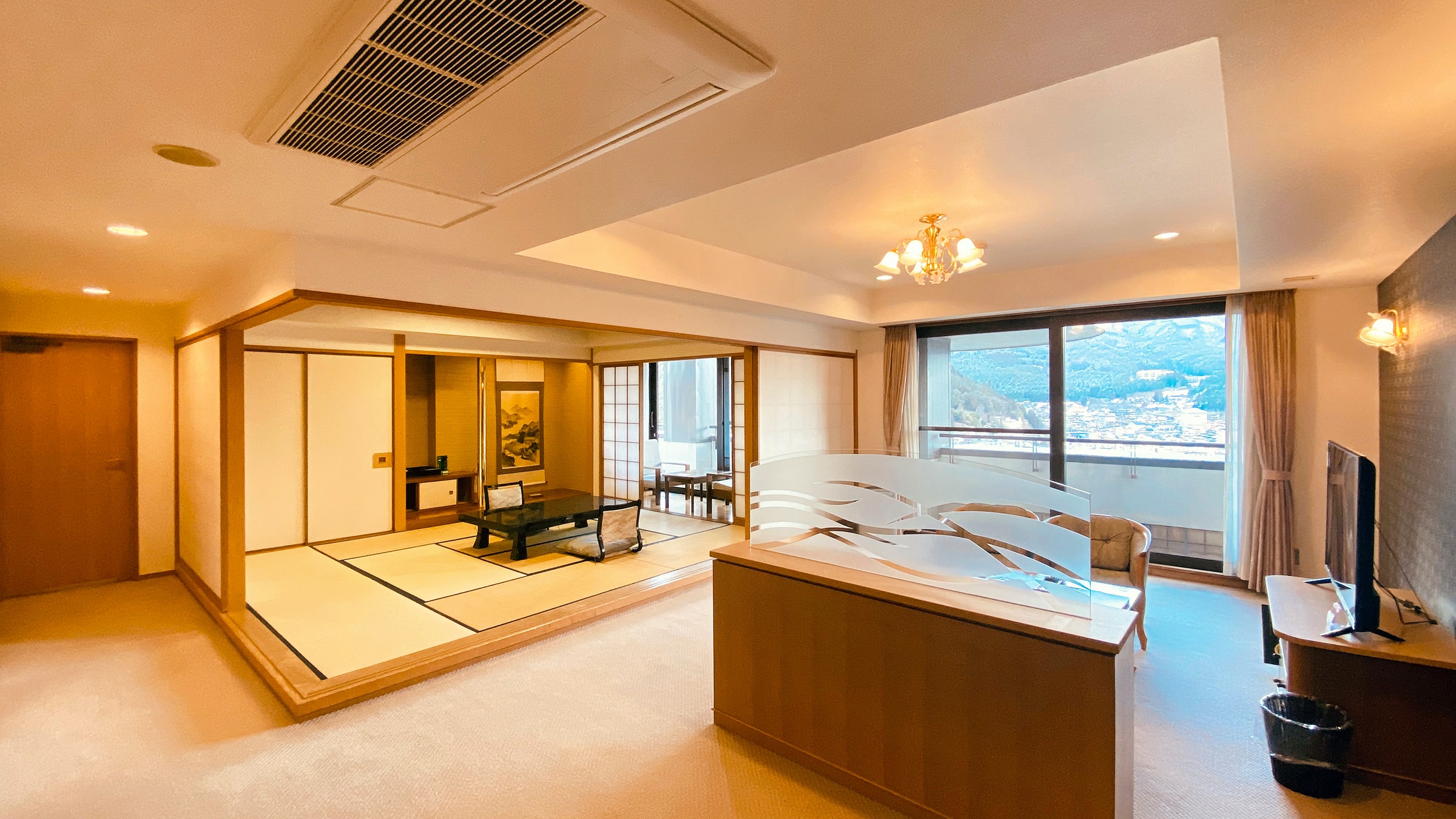 [Room] Royal Suite (14th floor Vista) Living room