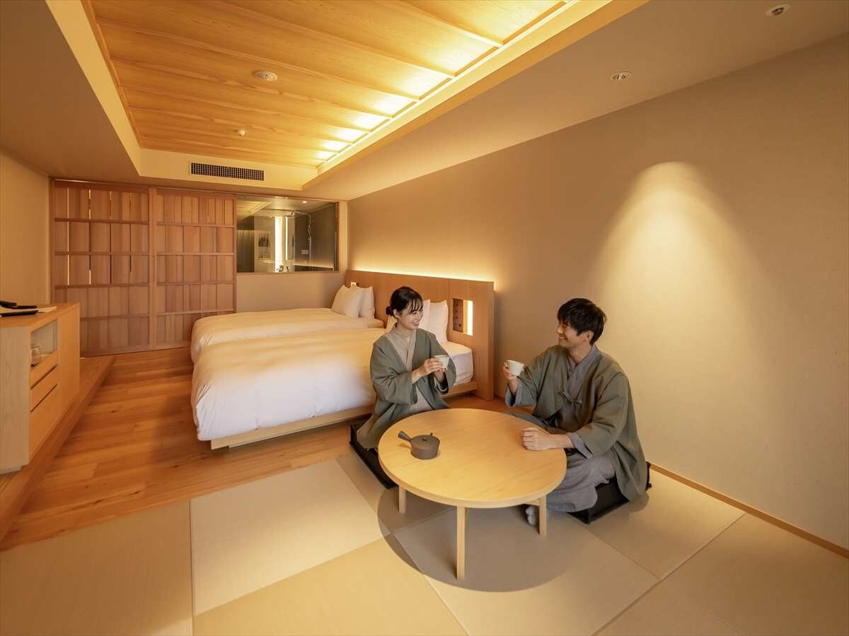 [ห้องมาตรฐานเตียงแฝด] ห้องนี้เป็นห้องเตียงแฝดริมทะเล พร้อมอ่างอาบน้ำในร่มรูปสี่เหลี่ยมของฮิบะ
