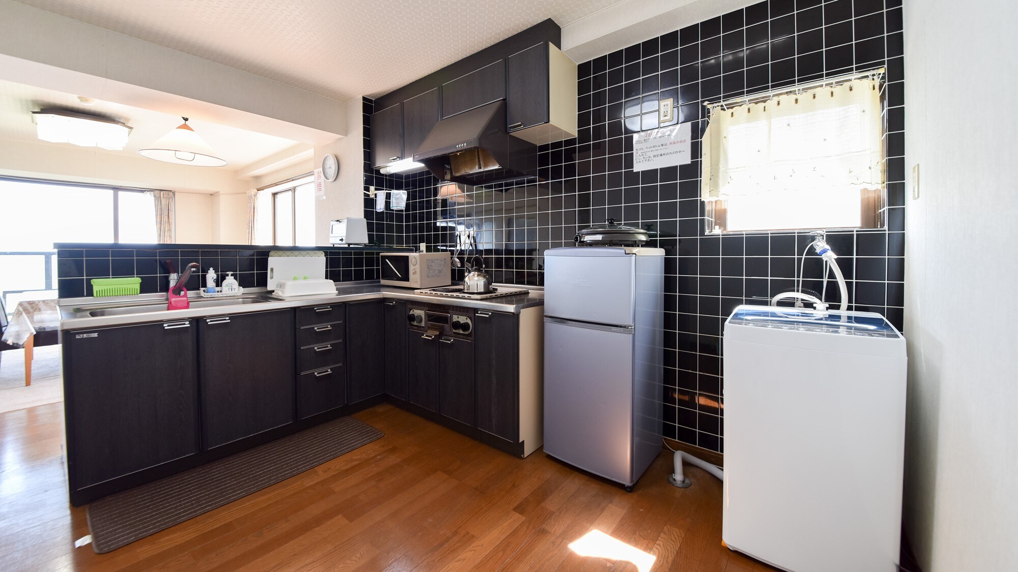 *Example of a guest room: Main building guest room, 2LDK. There is a washing machine next to the kitchen.