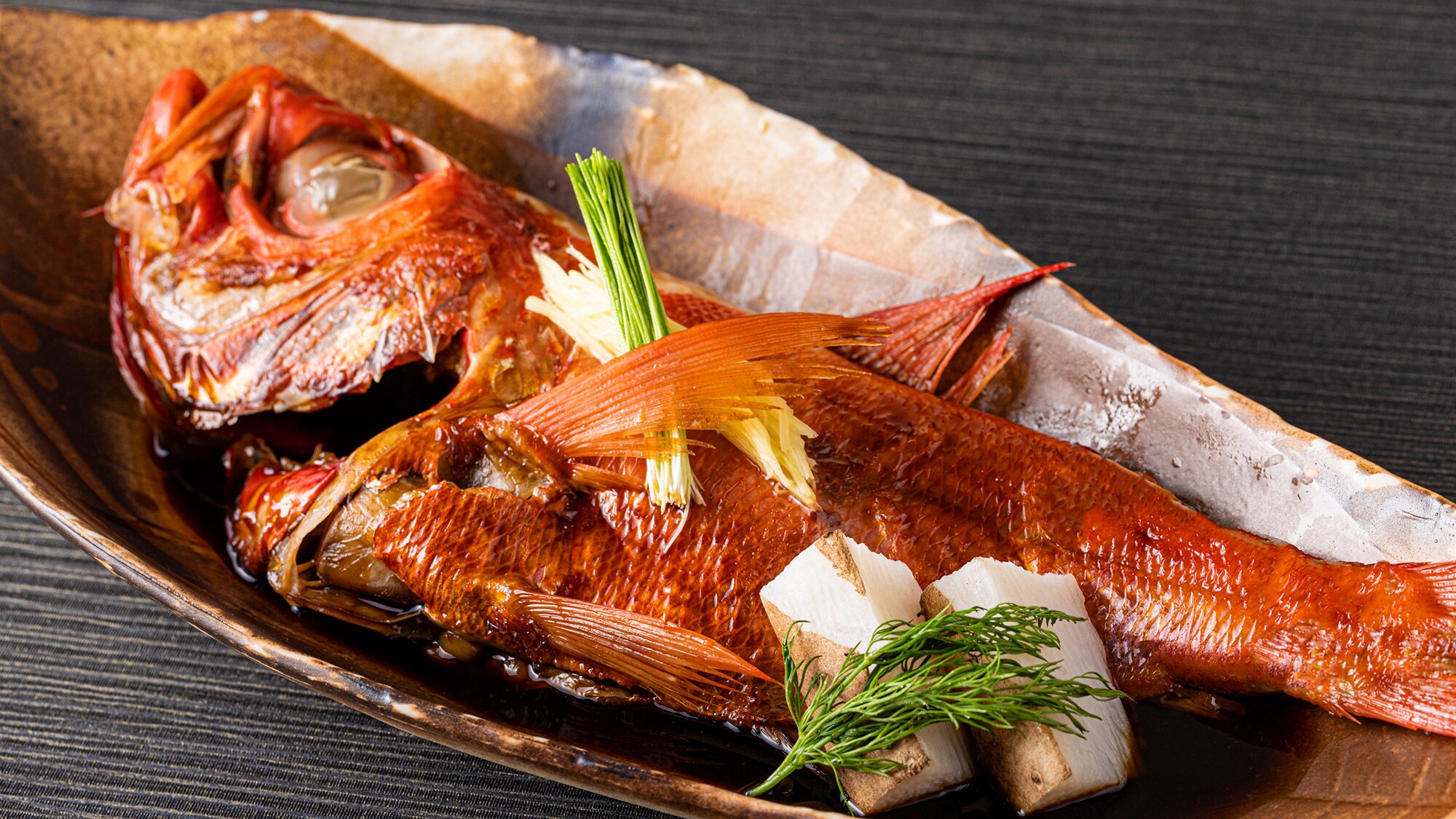 Ikan kakap merah utuh rebus