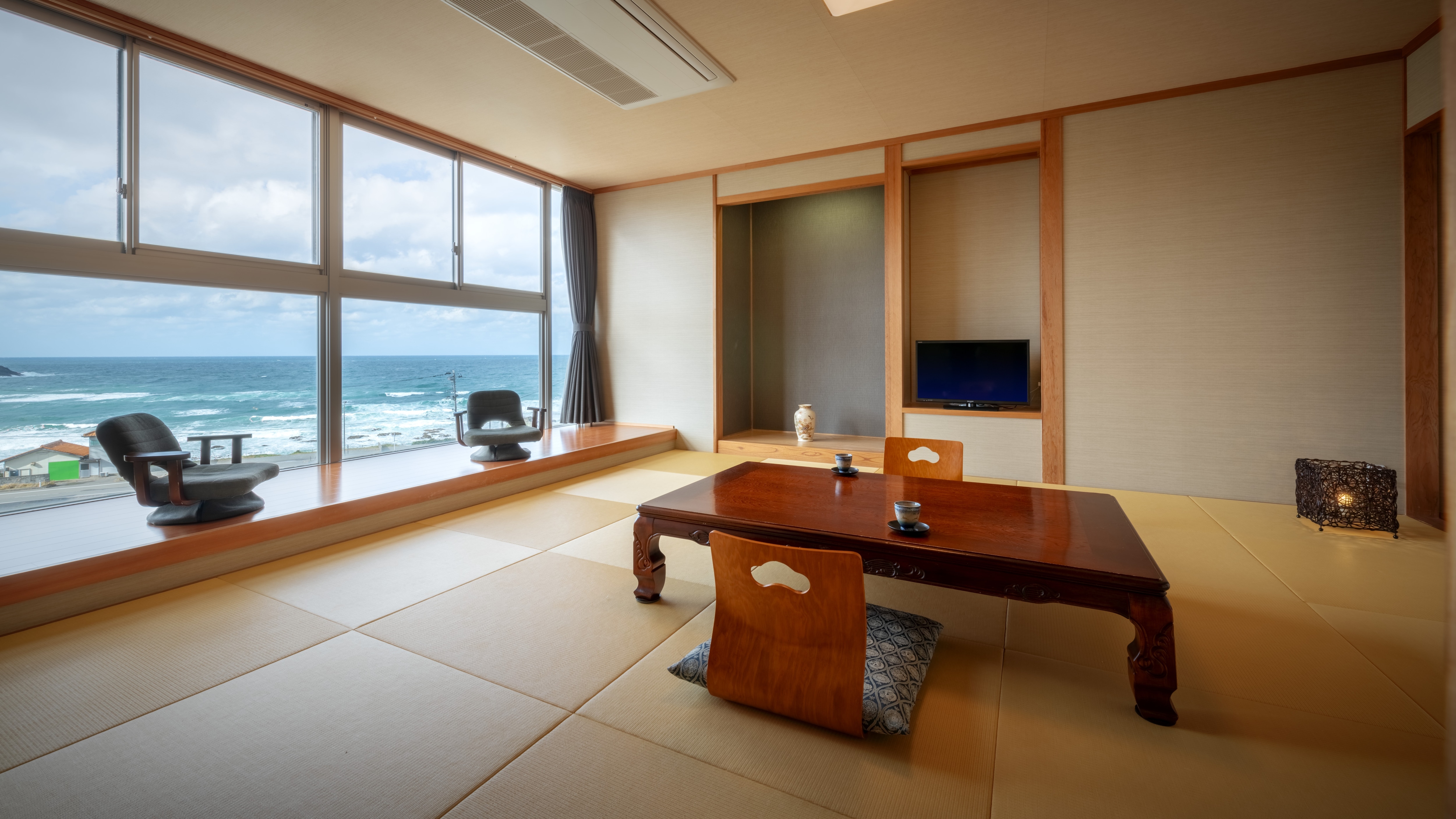 [Ocean view] Japanese-style room 12 tatami mats (non-smoking) Superior