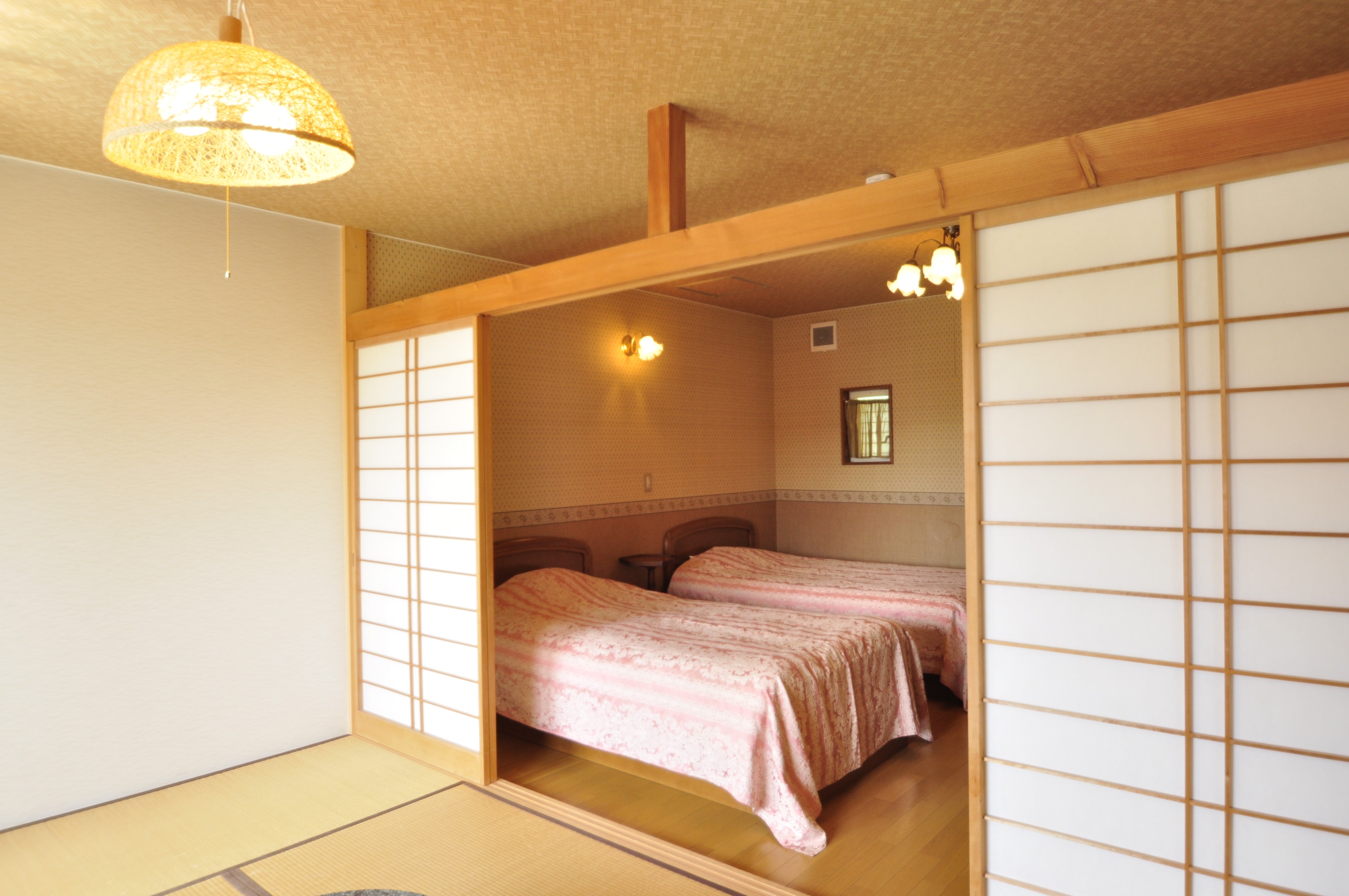 60㎡ (2nd floor guest room) Private open-air bath for 2-5 people Western-style and Japanese-style rooms