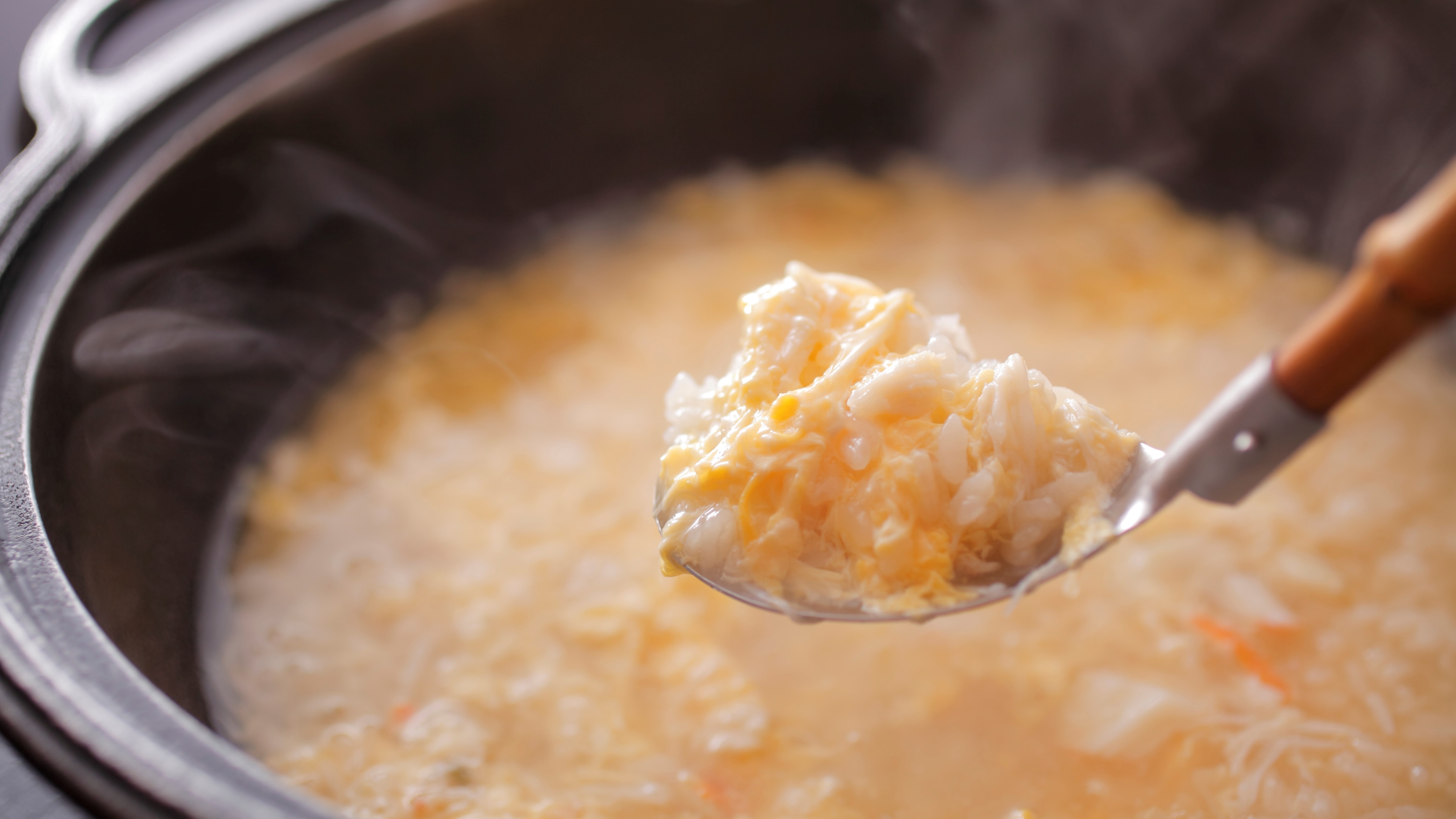 [โจ๊กปู] หลังจากเพลิดเพลินกับปูคุณสามารถเพลิดเพลินกับโจ๊กปูซึ่งแช่ในน้ำซุป