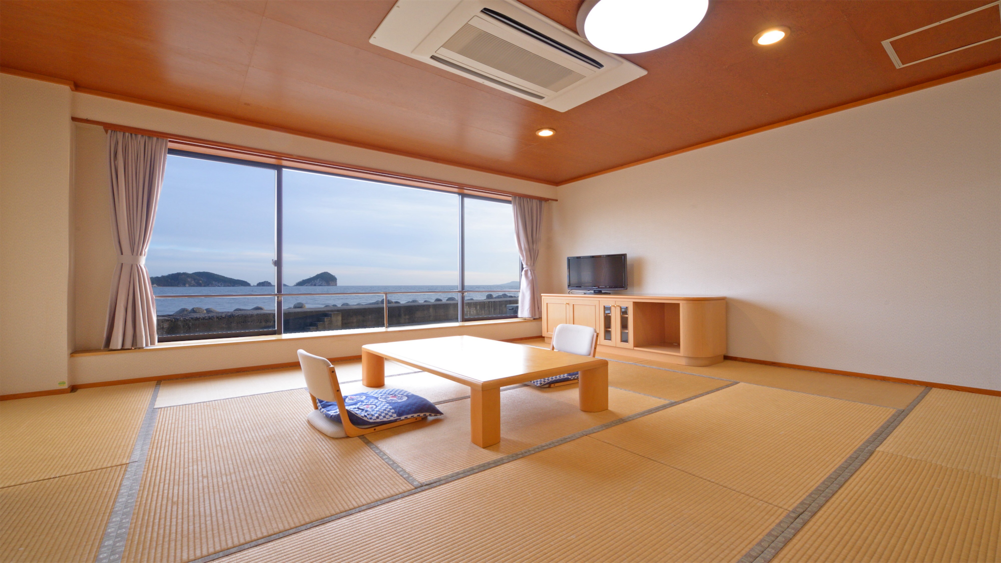 Japanese-style room (22 tatami mats) [Ocean view]