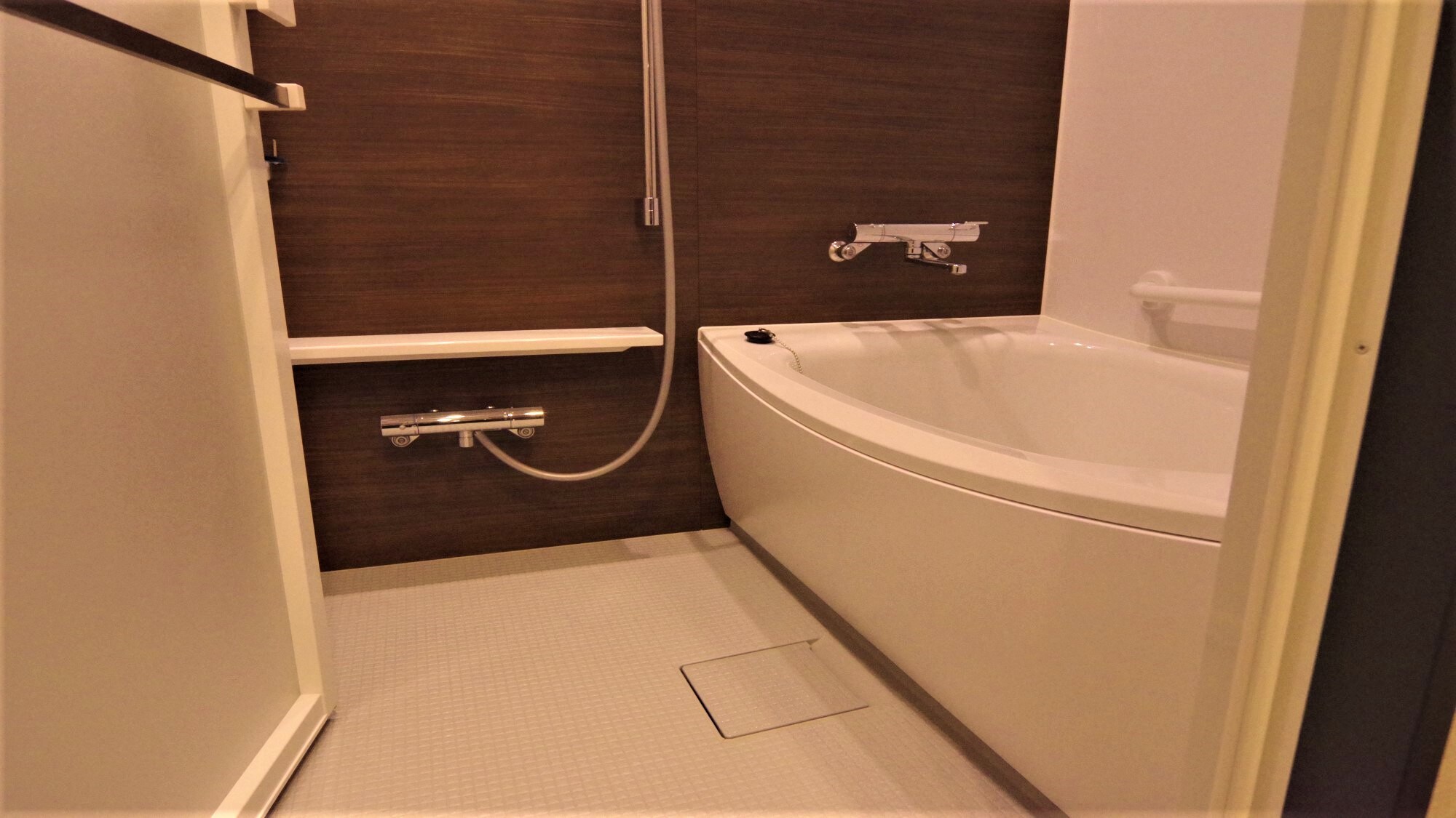Deluxe twin (with sofa bed) with bathtub
