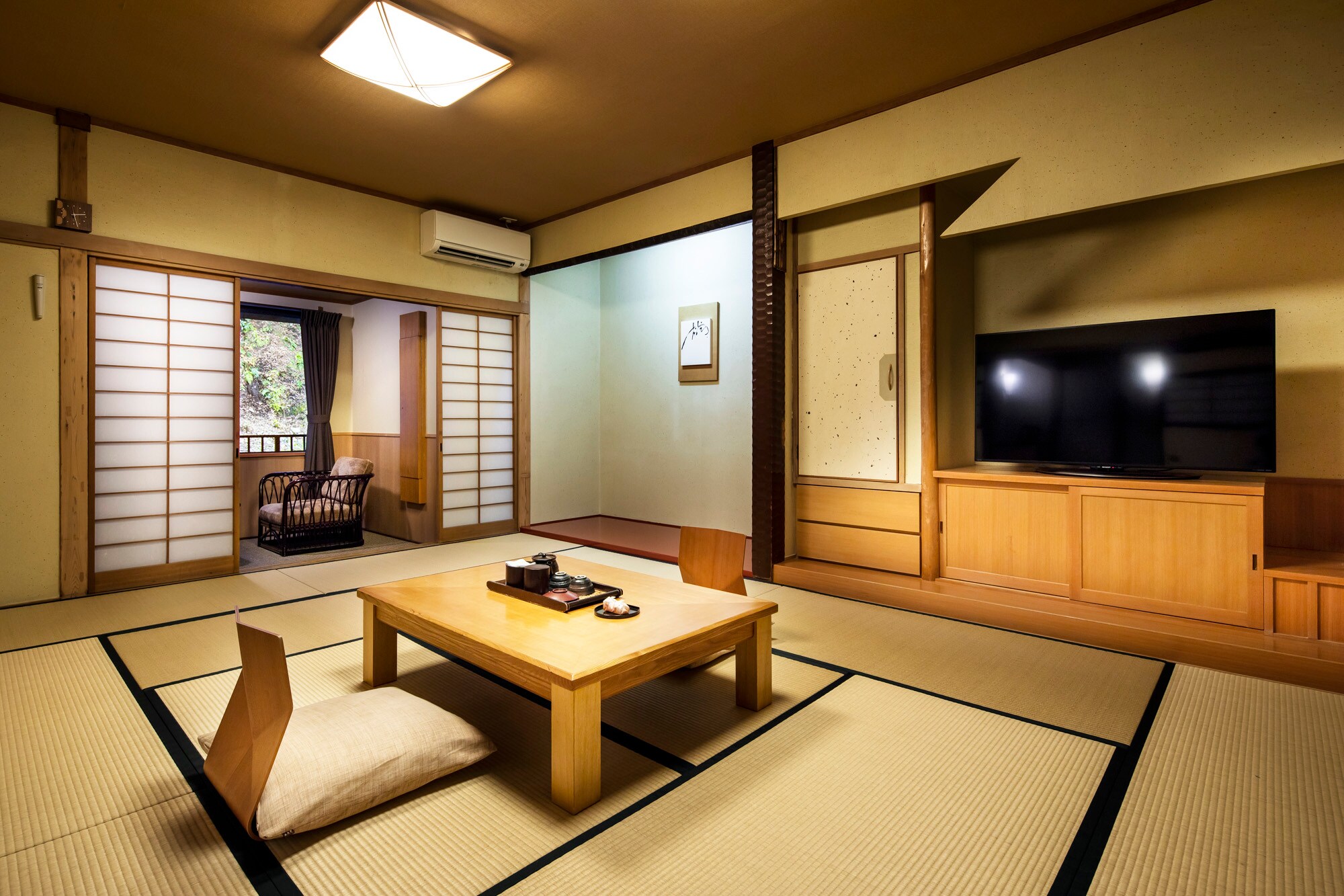 Open-air style Japanese style room with 12 tatami mats