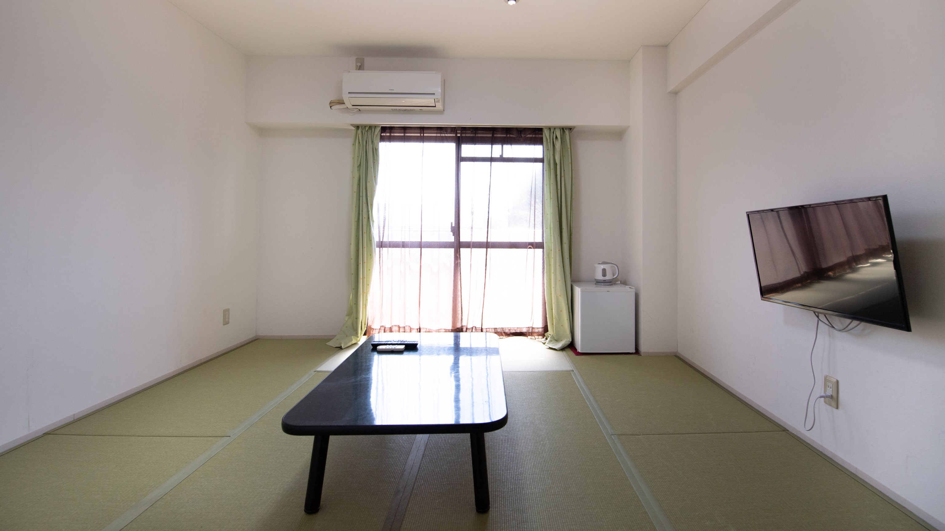 [Non-smoking] Japanese-style room for 1-4 people