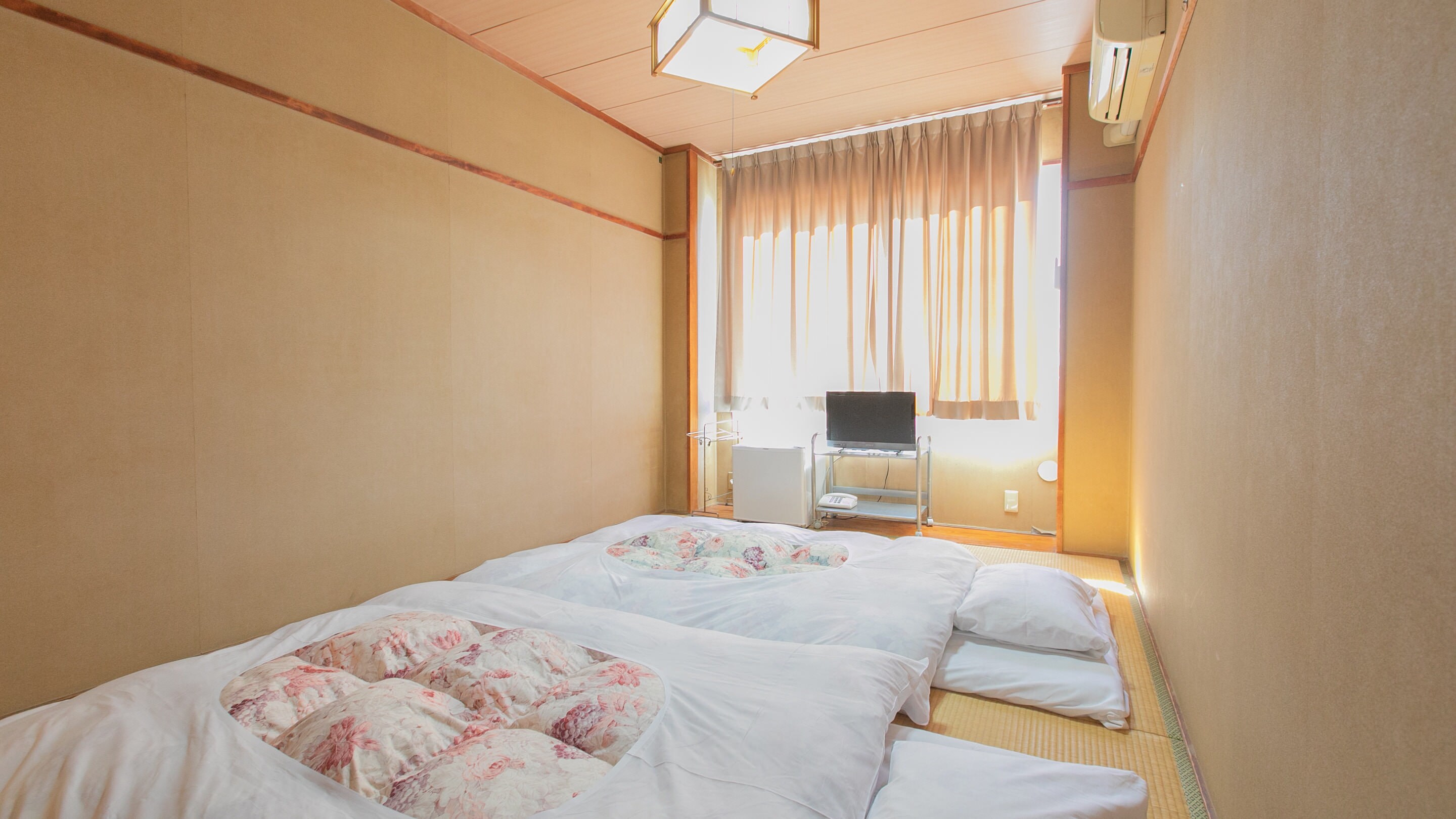 [Non-smoking] Japanese-style room for 1-2 people (shared bathroom and toilet)
