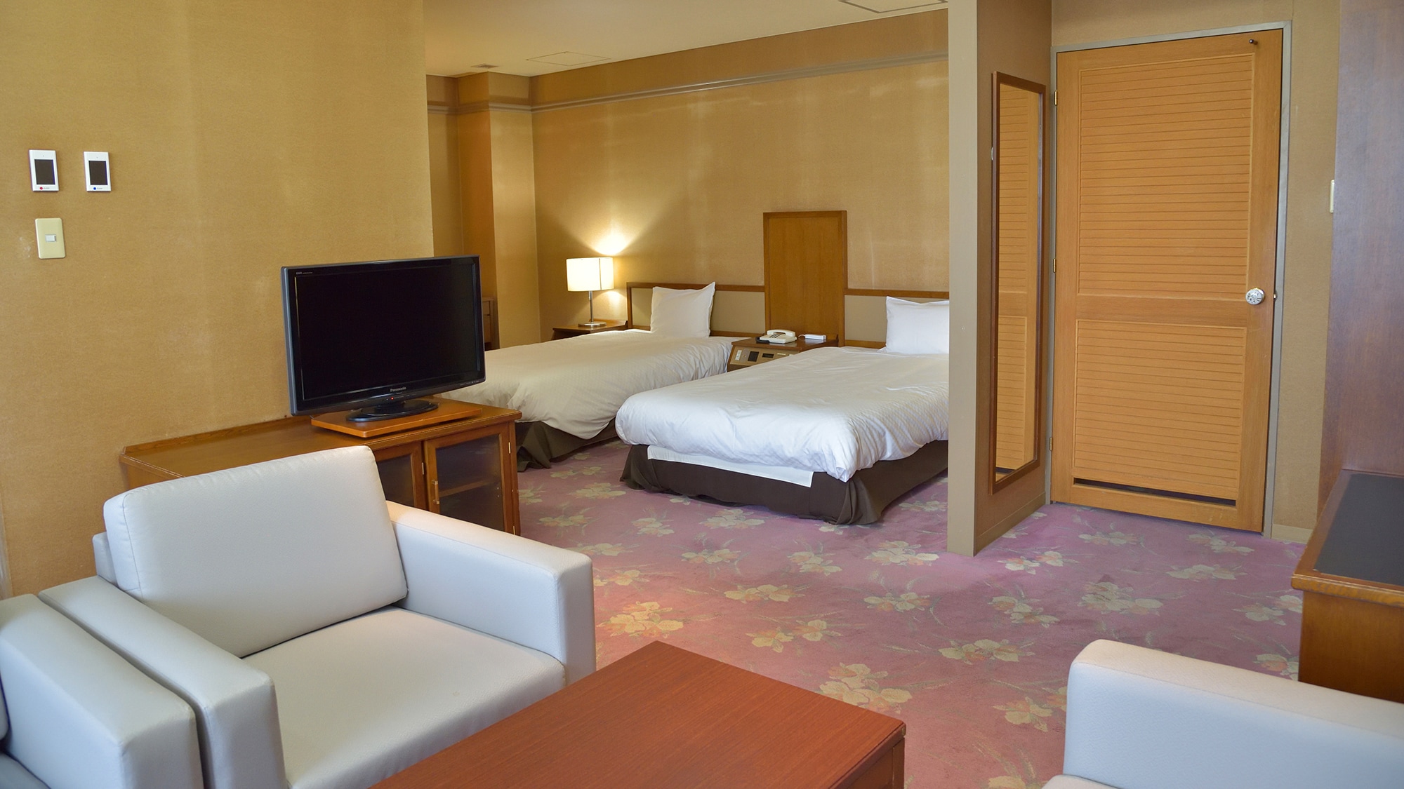 ■Main building deluxe twin■Spacious space that is great for families and group rooms