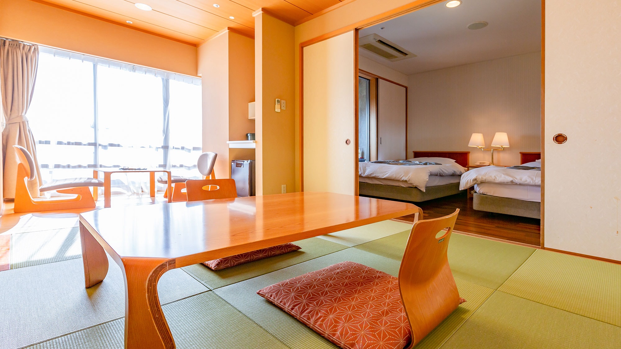 Suite kiểu Nhật-Tây 2 giường có bồn tắm trong nhà