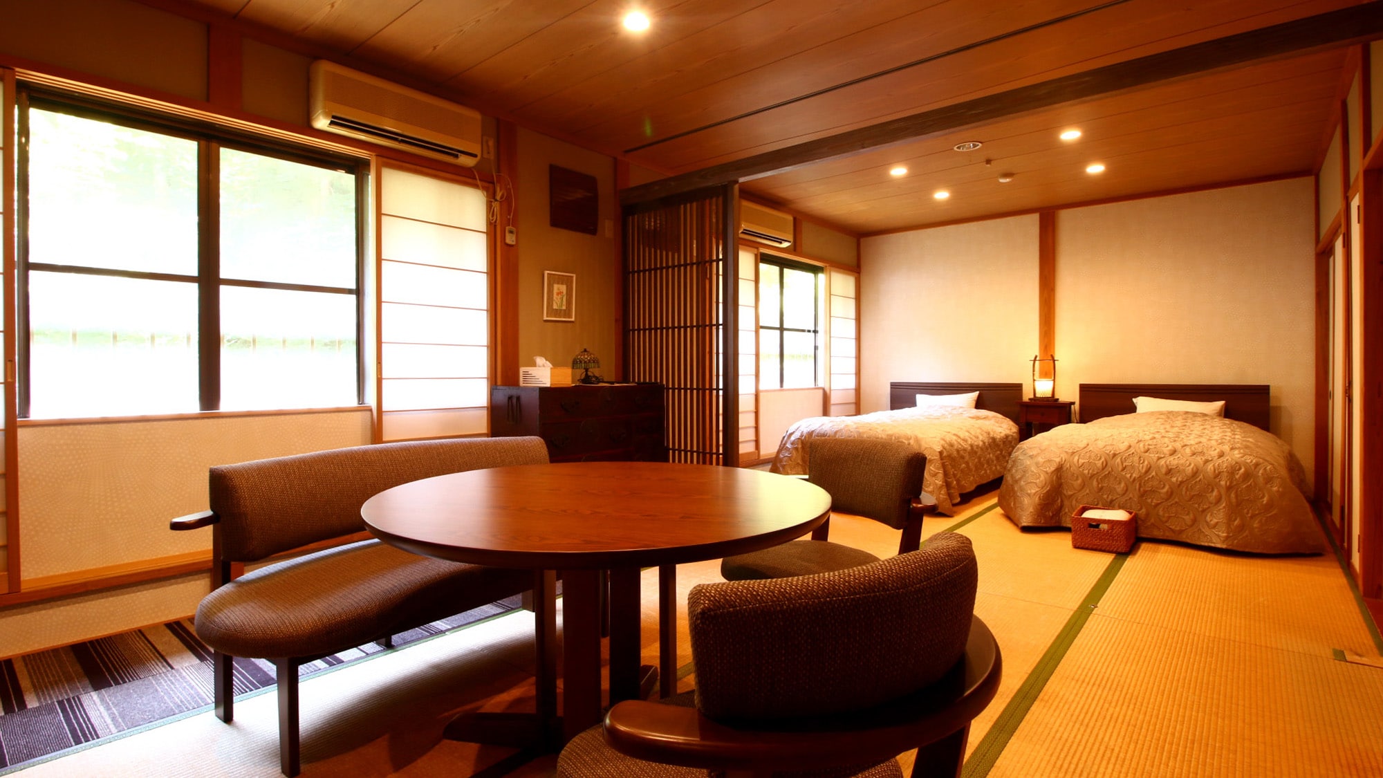 # Guest Room: 2nd floor, garden side, 16 tatami Japanese-Western style room. For 3 or more guests, futons will be laid out.