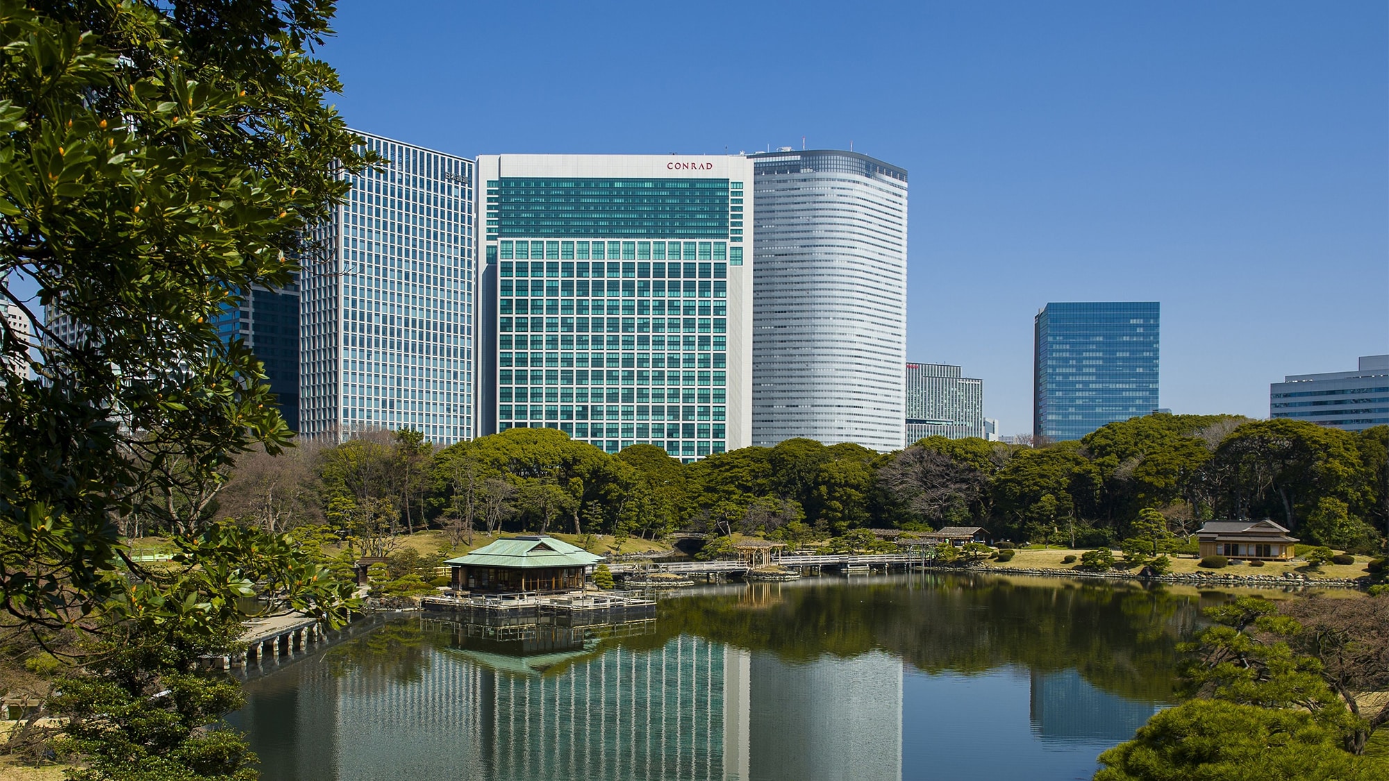 [5 minutes walk from the hotel to Hama-rikyu]