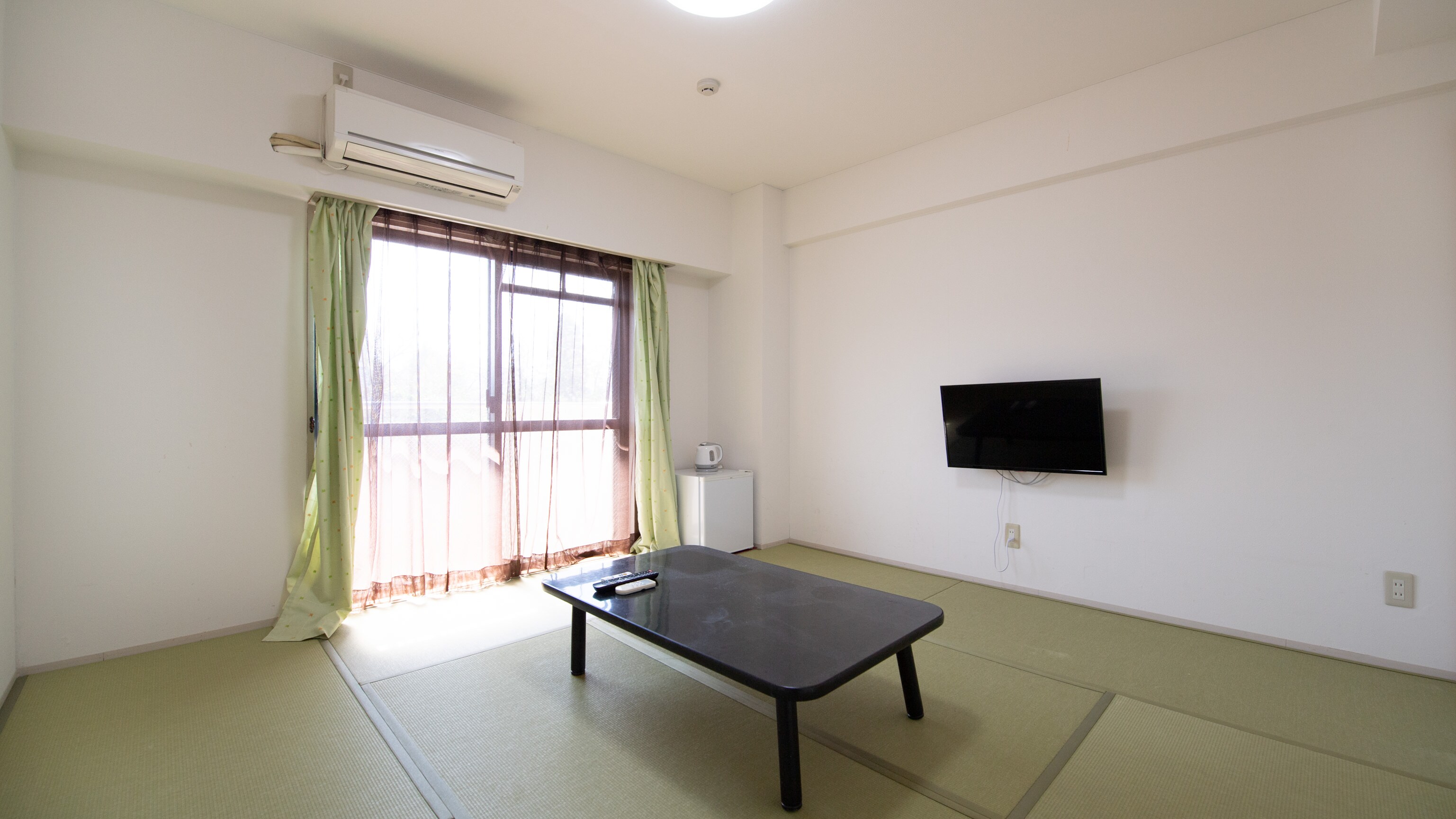 [Non-smoking] Japanese-style room for 1-4 people