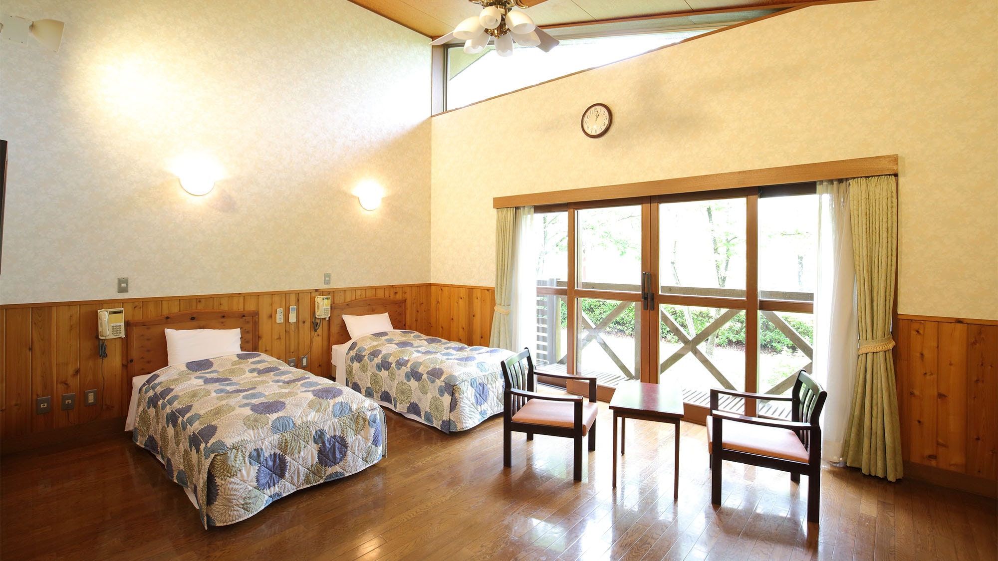 ・[Example of Western-style room A] Barrier-free twin room with bathroom and toilet