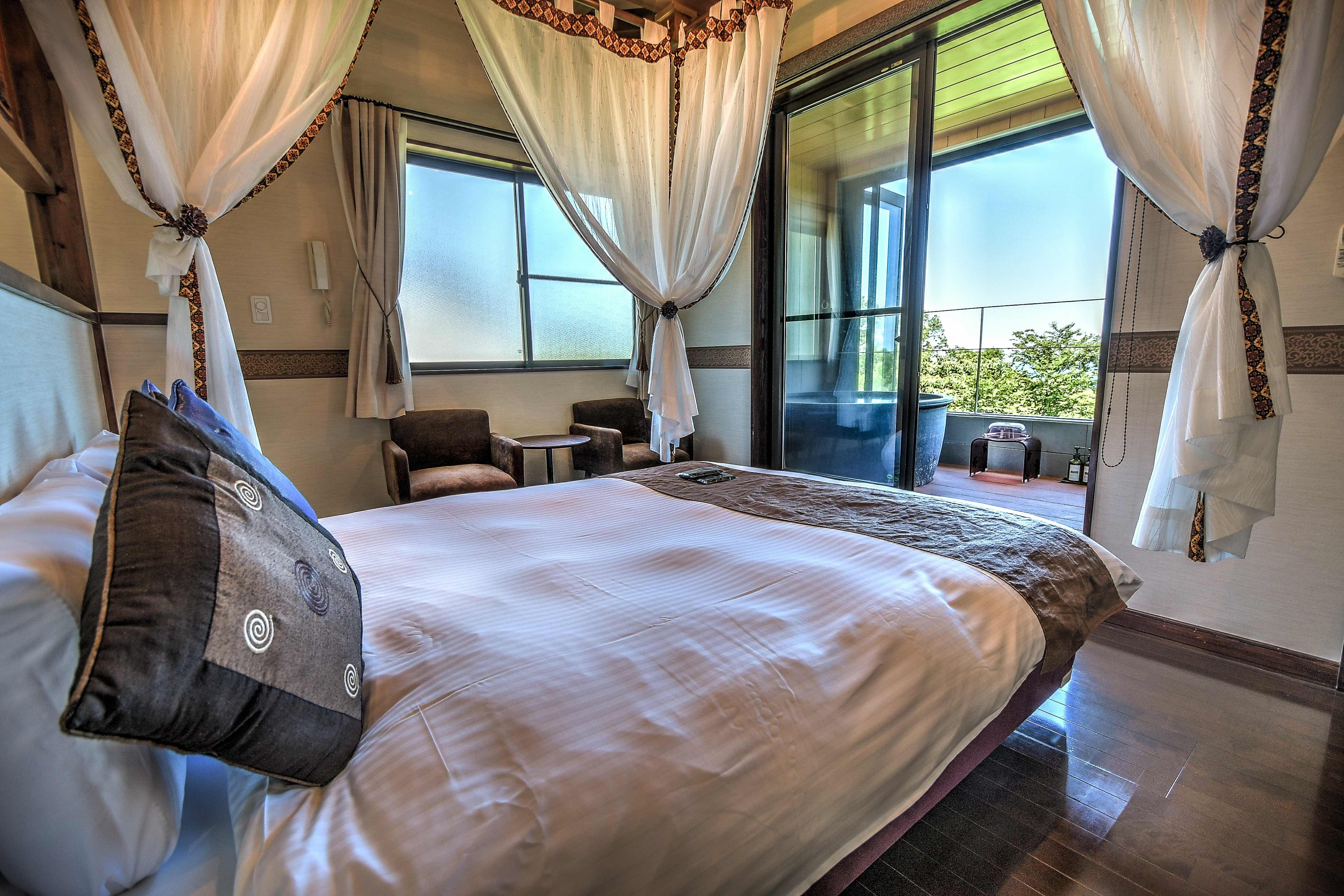 [Ocean] After taking a spectacular open-air bath, dive into the bed!