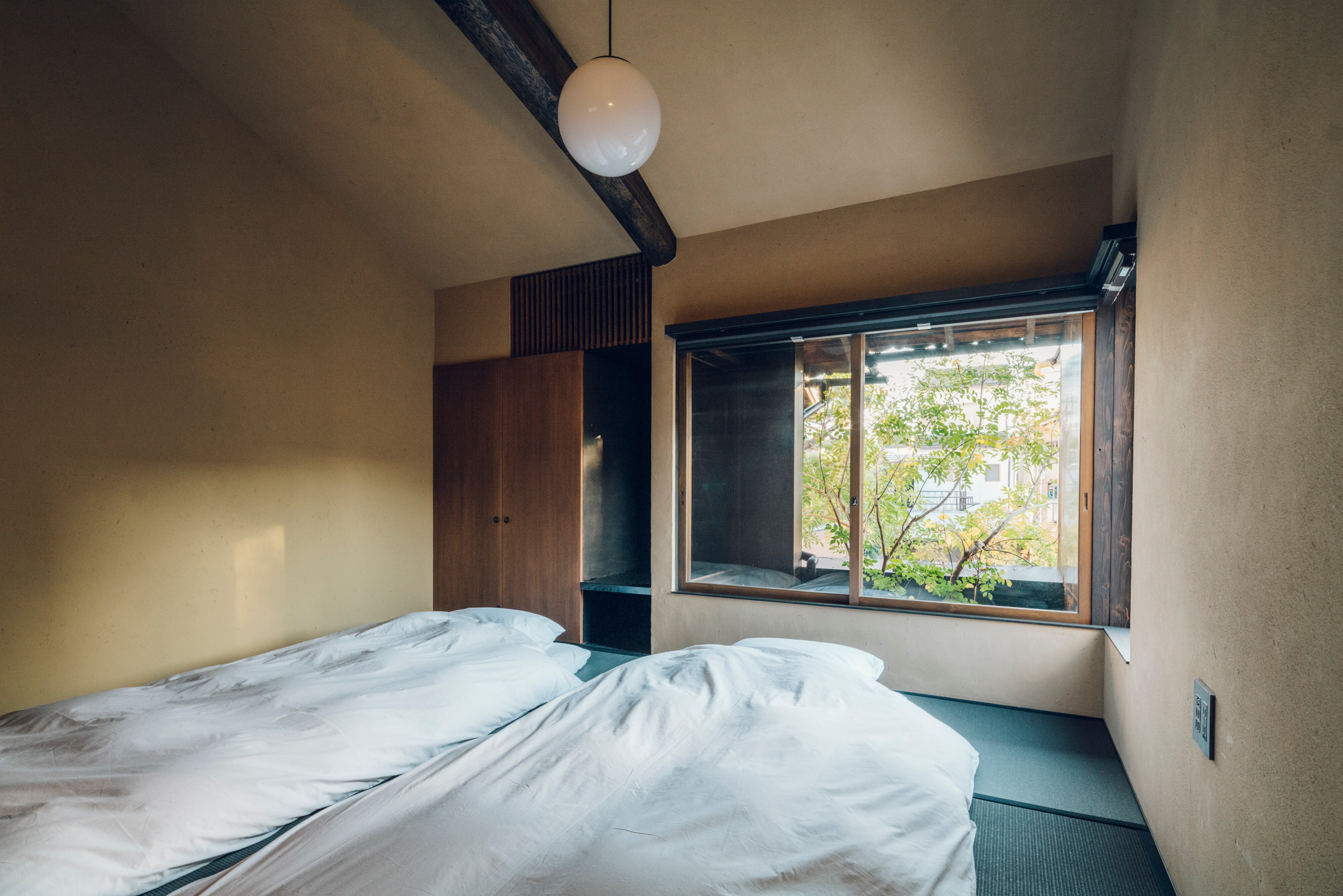 Kamar bergaya Jepang (dengan futon)
