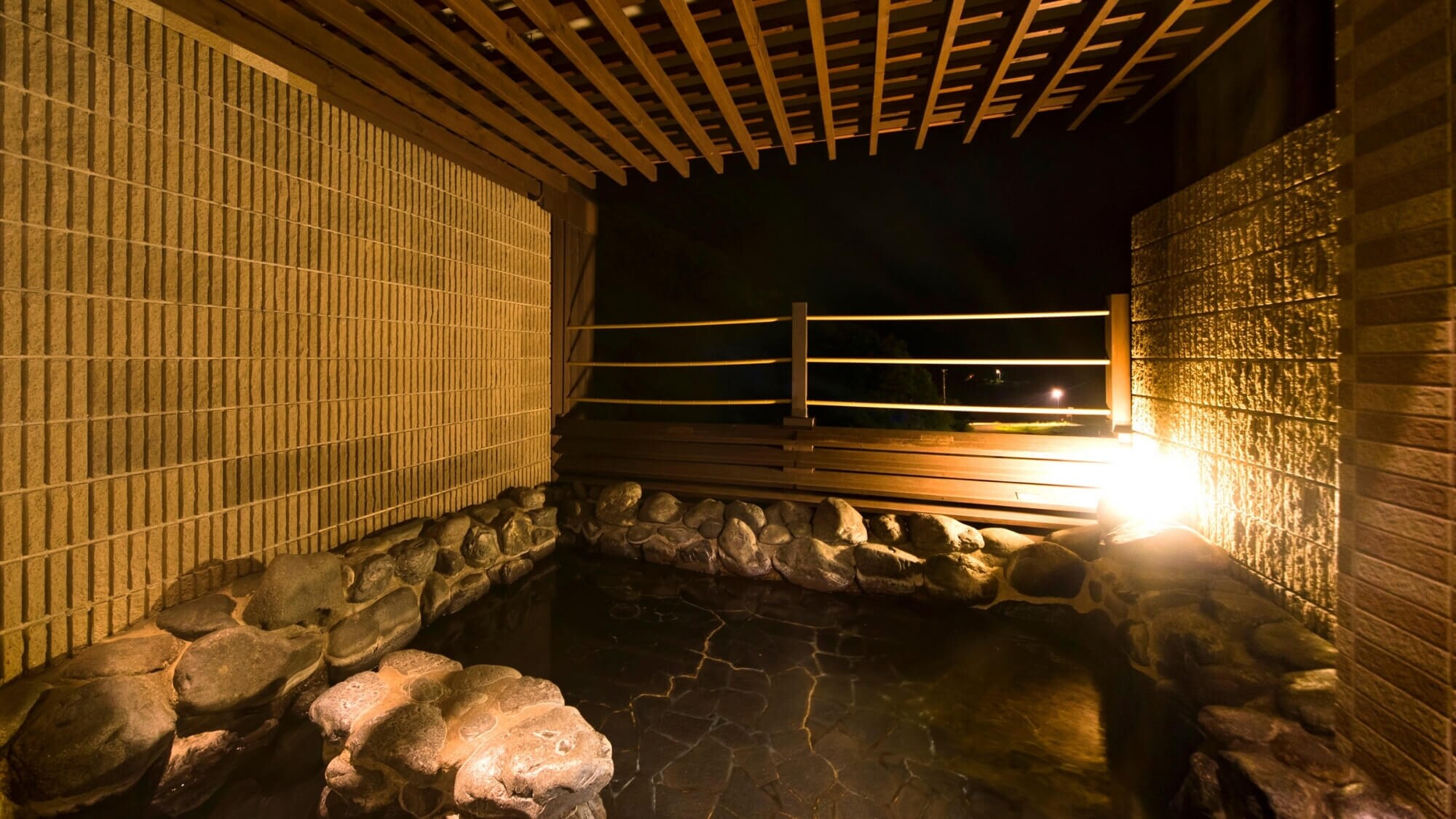 [Open-air bath]