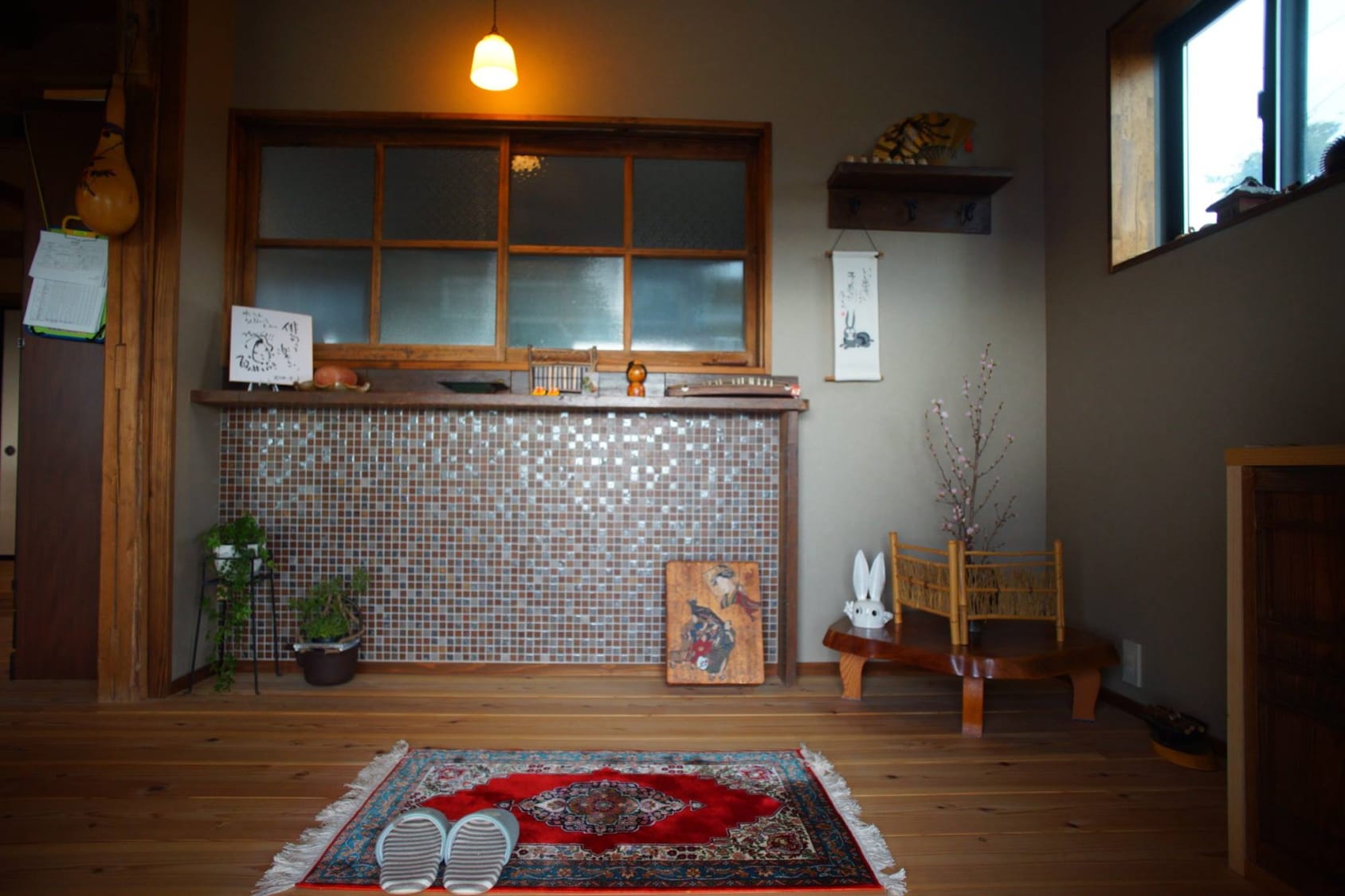 A simple entrance hall that evokes the Showa era