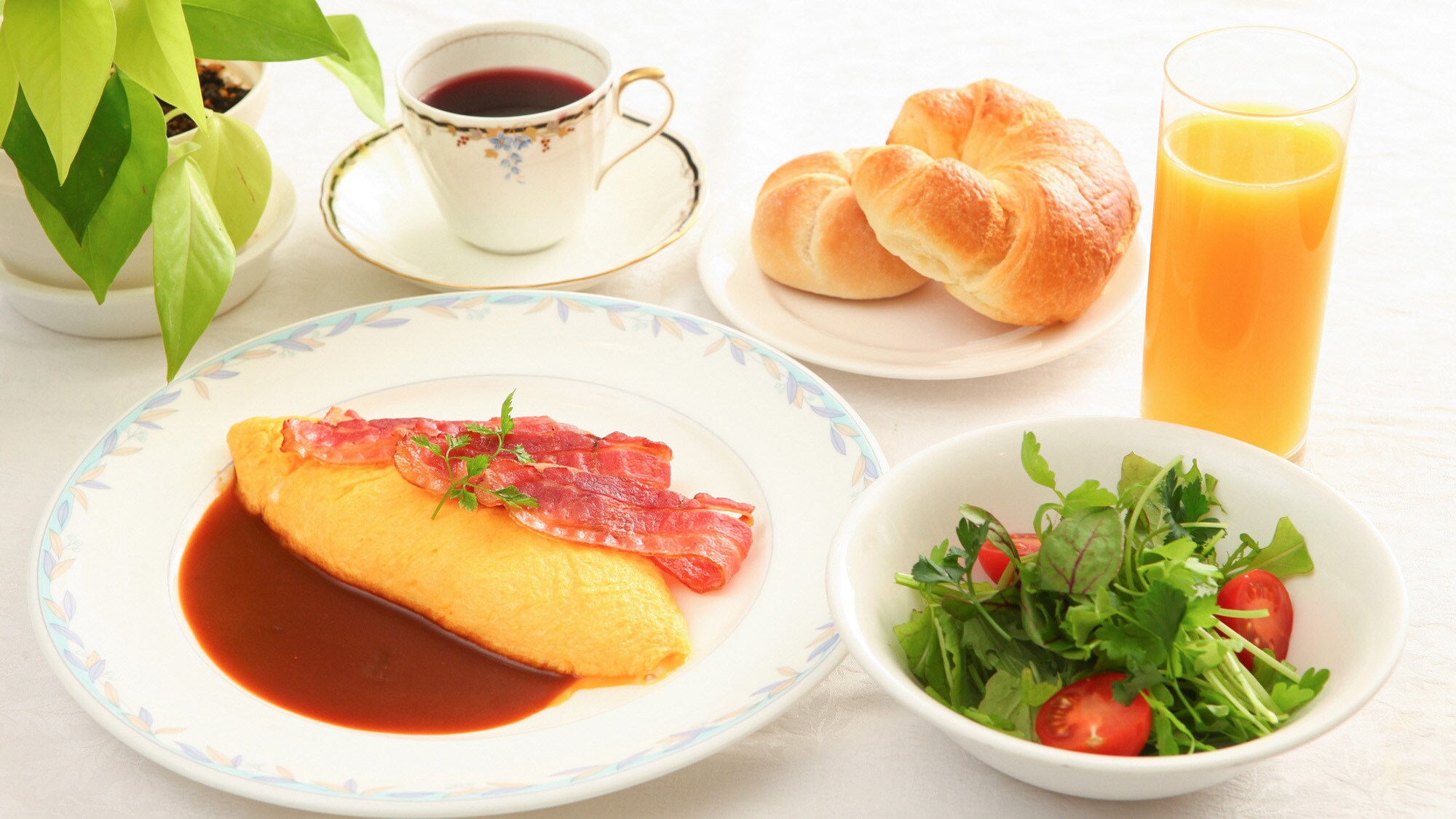 ・[Breakfast example] Shinshu vegetables and freshly cooked egg dishes will get you going in the morning.