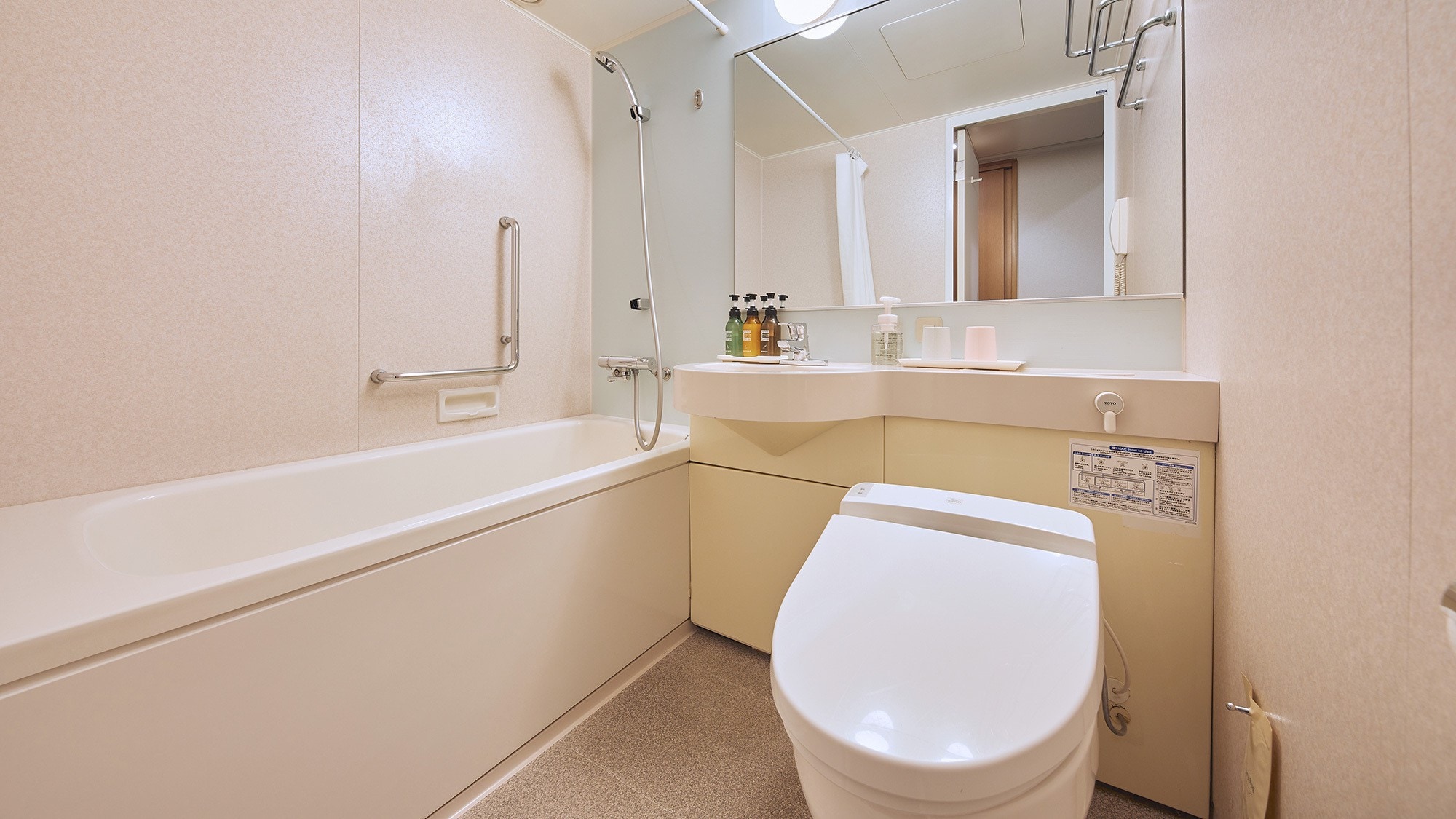 Main building standard floor bathroom