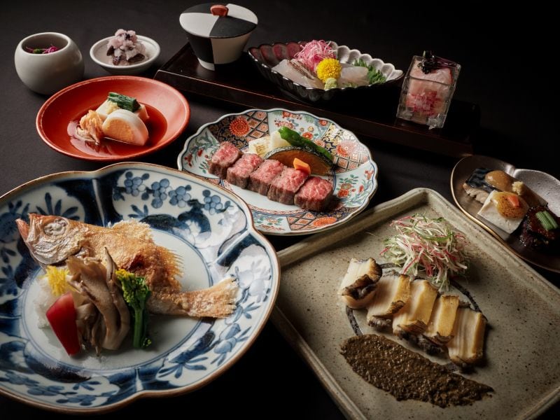 An example of a Kaiseki plan with Yamagata beef steak, blackthroat seaperch, and abalone