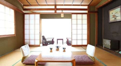 Main building: Japanese-style room with 10 tatami mats (UB type)