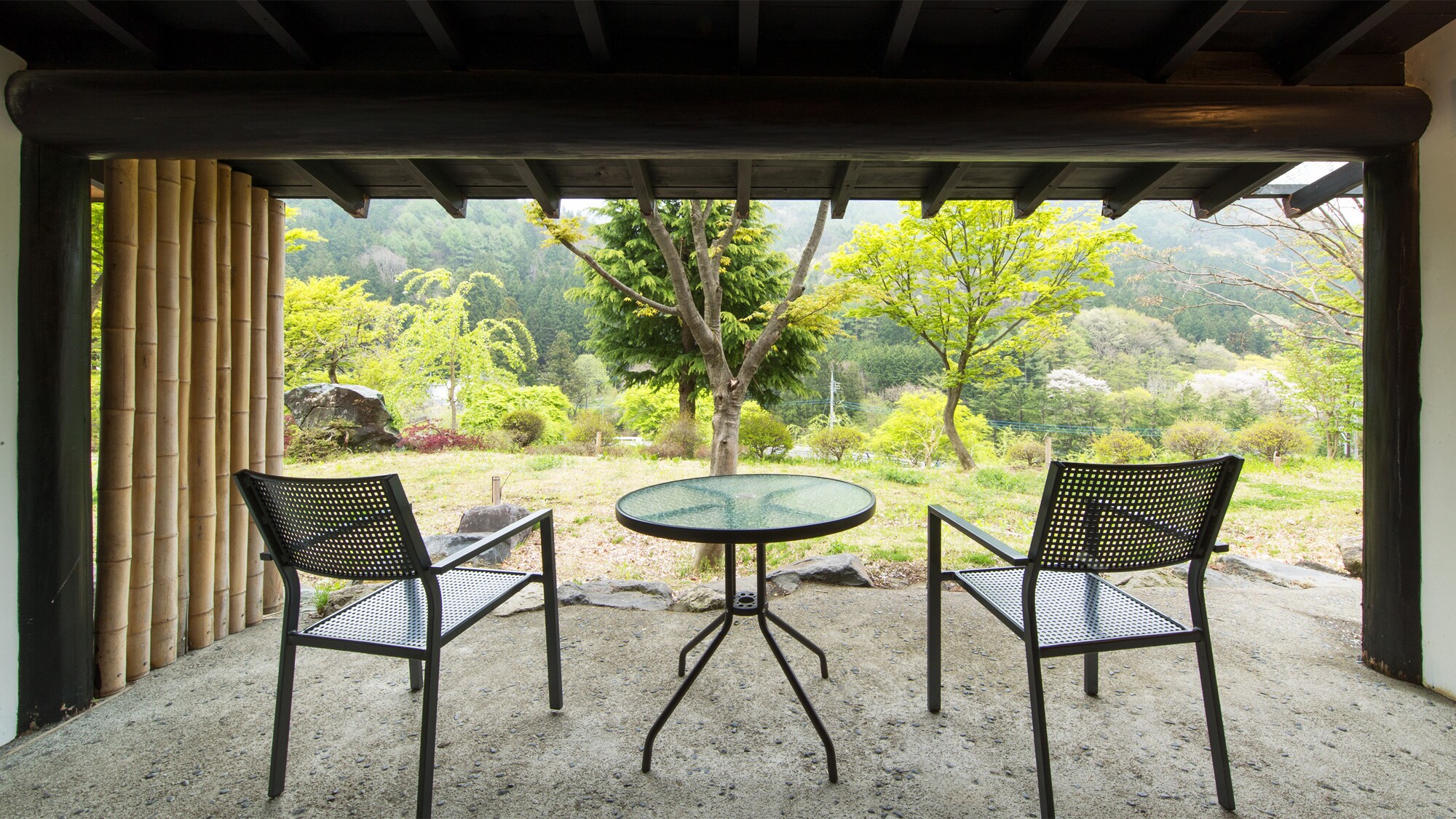 * 特別房間 / Takeru 山和從露台看到的四個季節的花園