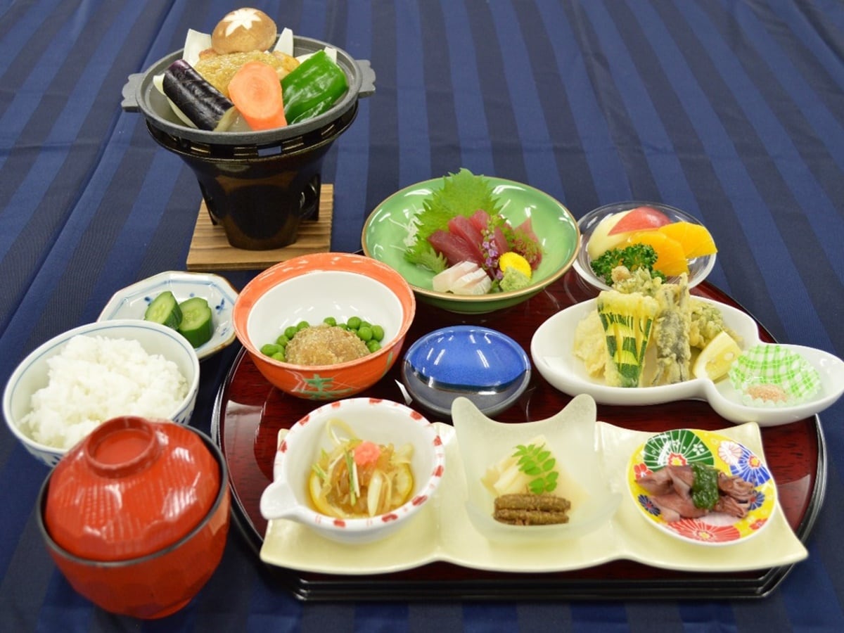 [Dinner example] Spring mini kaiseki plan. We will deliver the menu recommended by the chef.