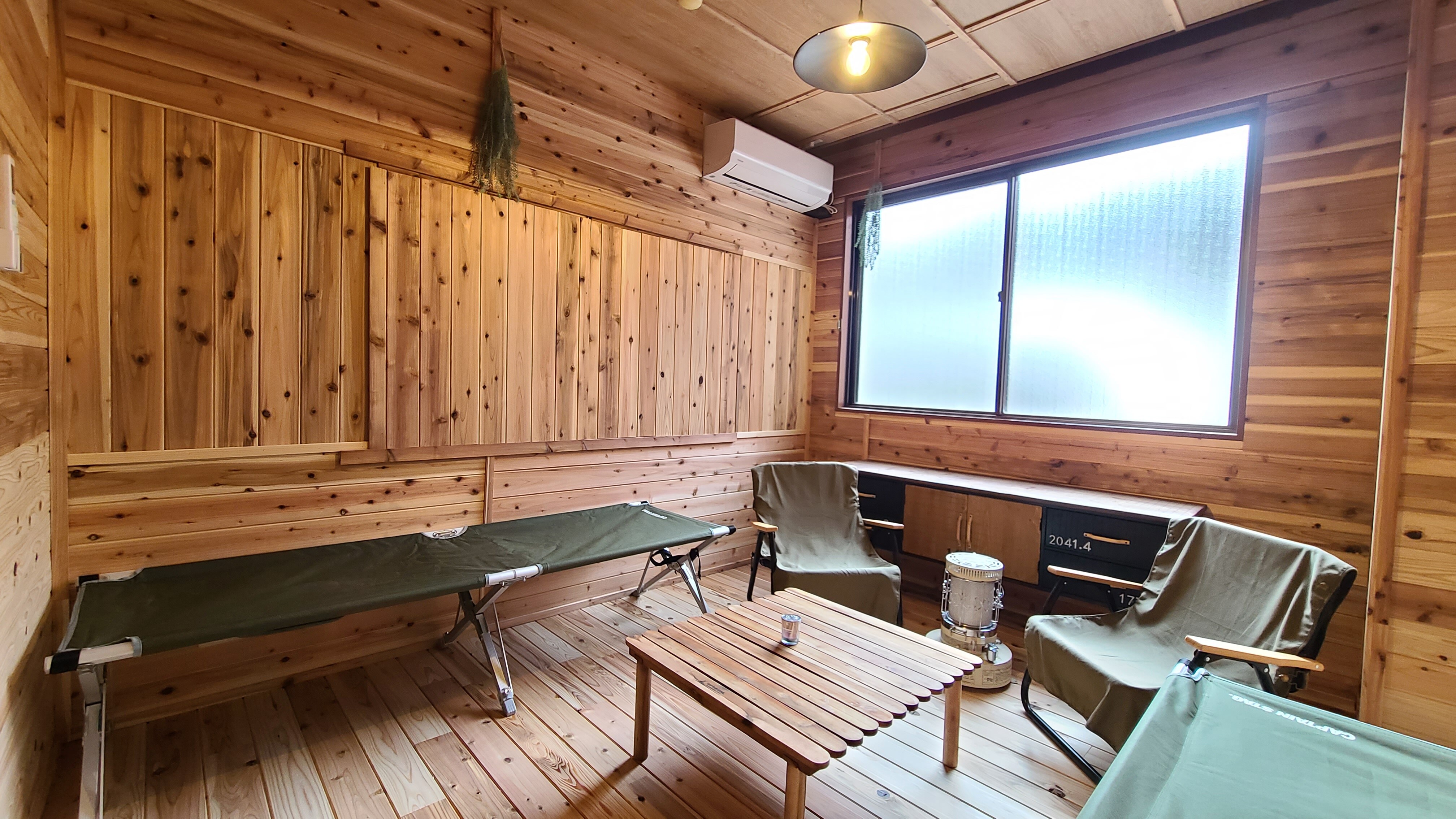 【山間小屋式包房】被戶外裝備包圍的古樸包房