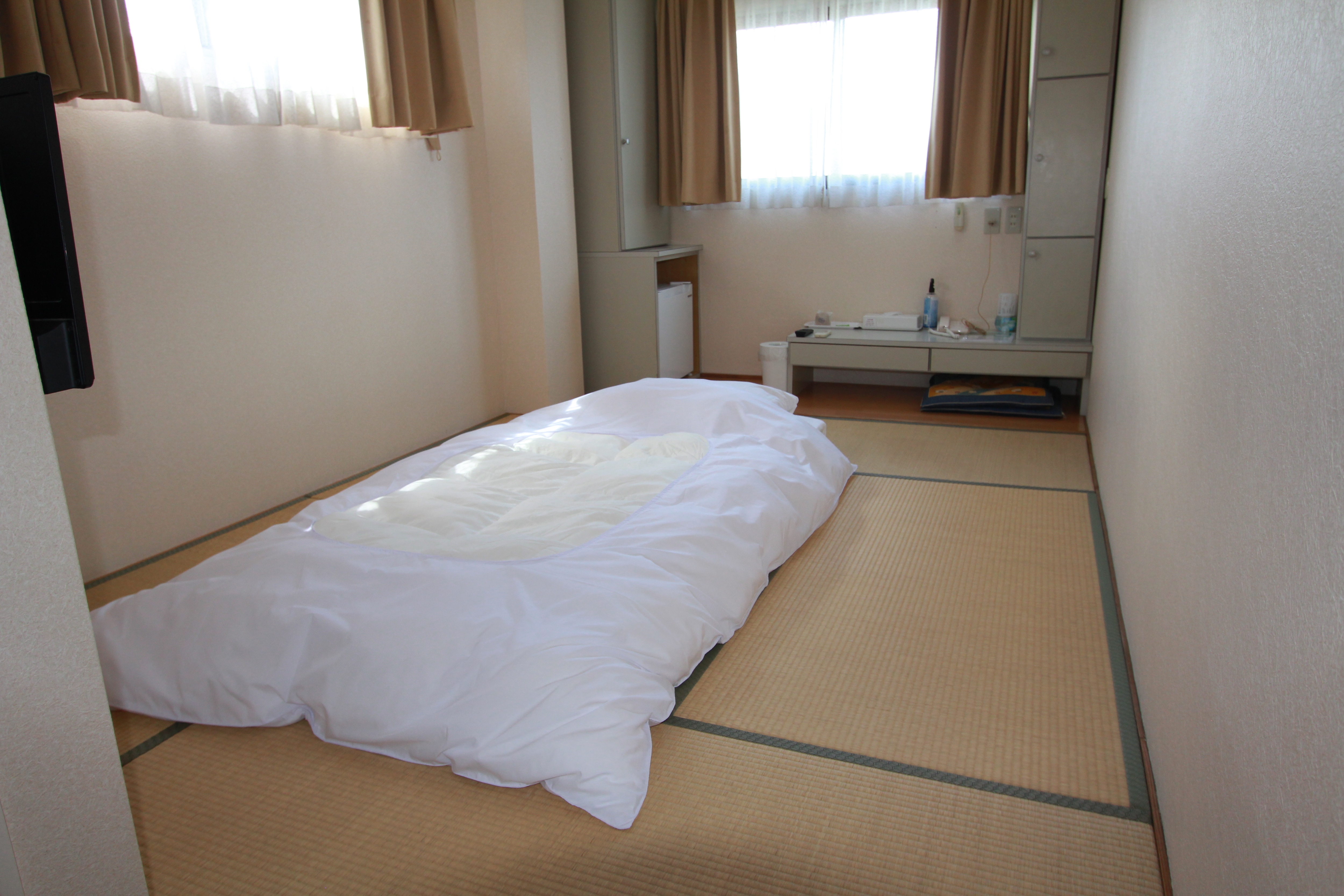 Japanese-style room
