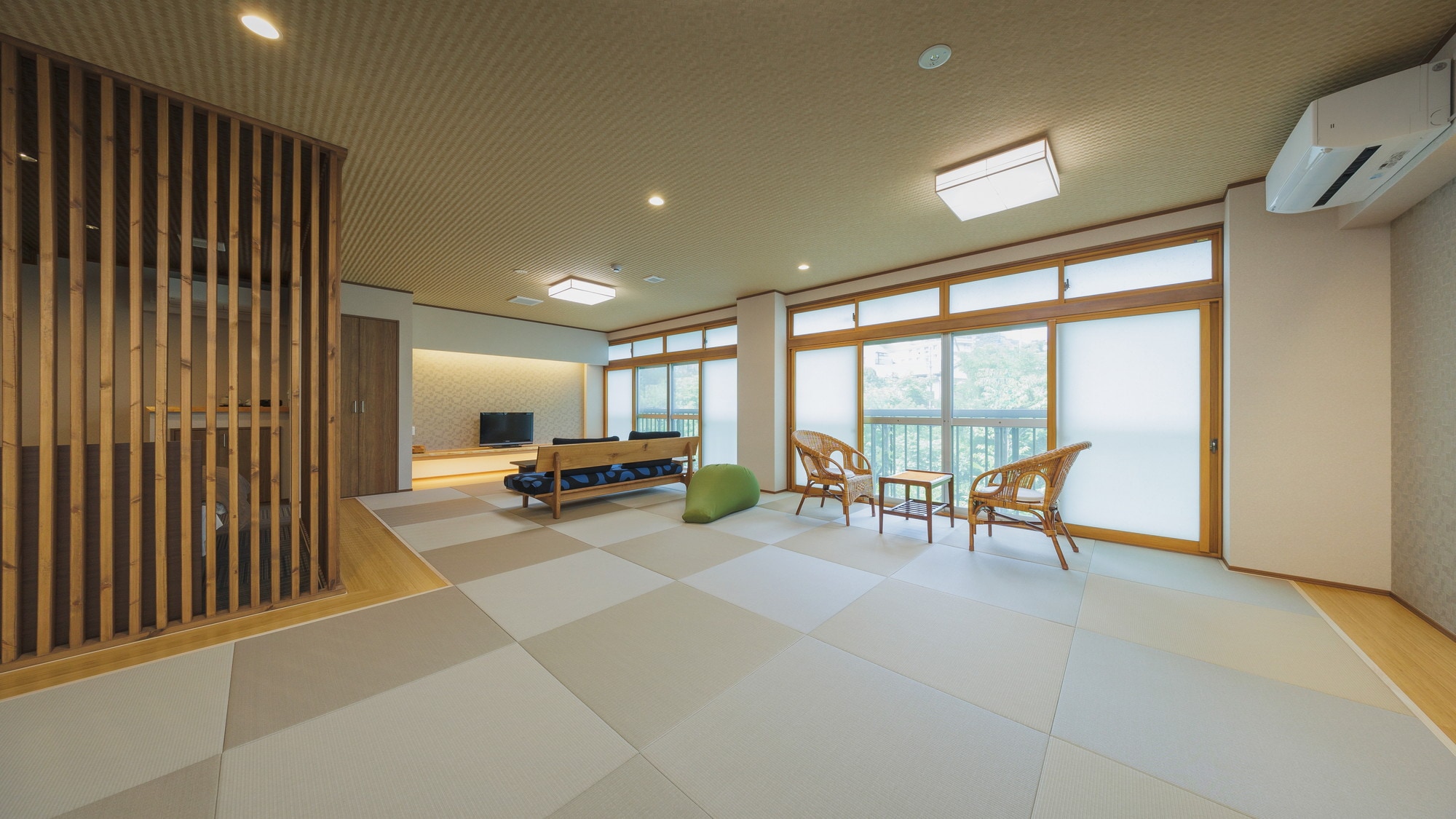[Renovated guest rooms where you can stay with pets] Equipped with a spacious 20 tatami Japanese-style room and an 8.3 tatami bedroom.