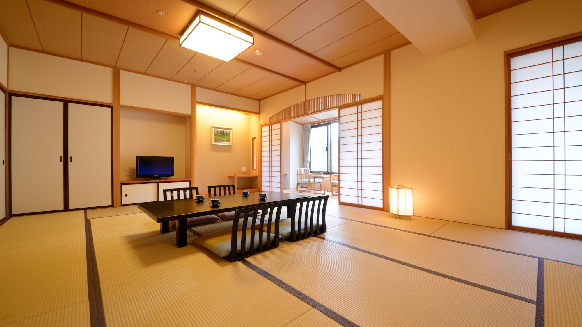 일본식 방. 일본의 전통적인 건축 양식의 스기야 구조로, 이풀의 향기에 싸여 있으면 느긋하게 보내 주세요.
