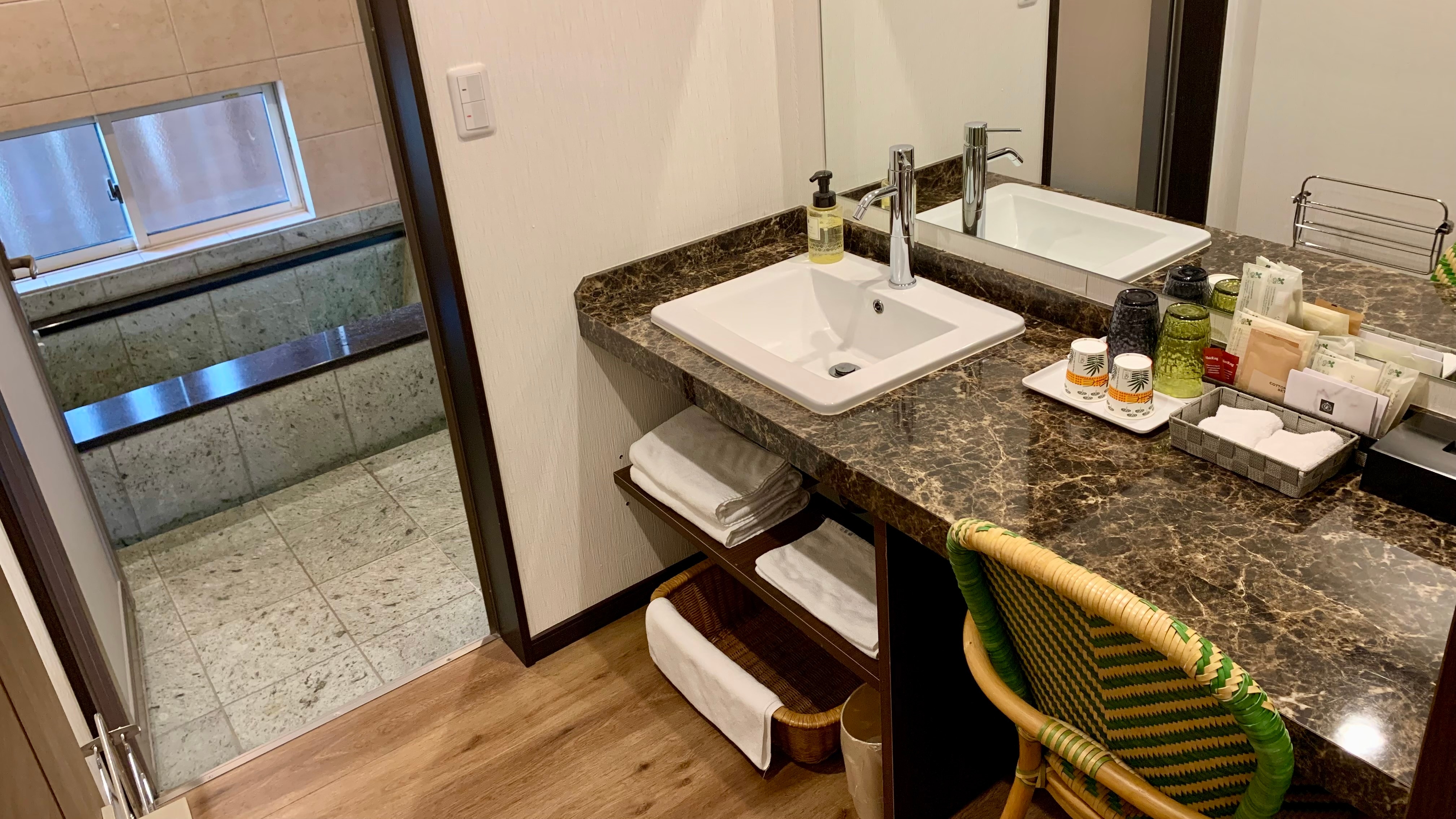 A dressing room with the size of 2 tatami mats