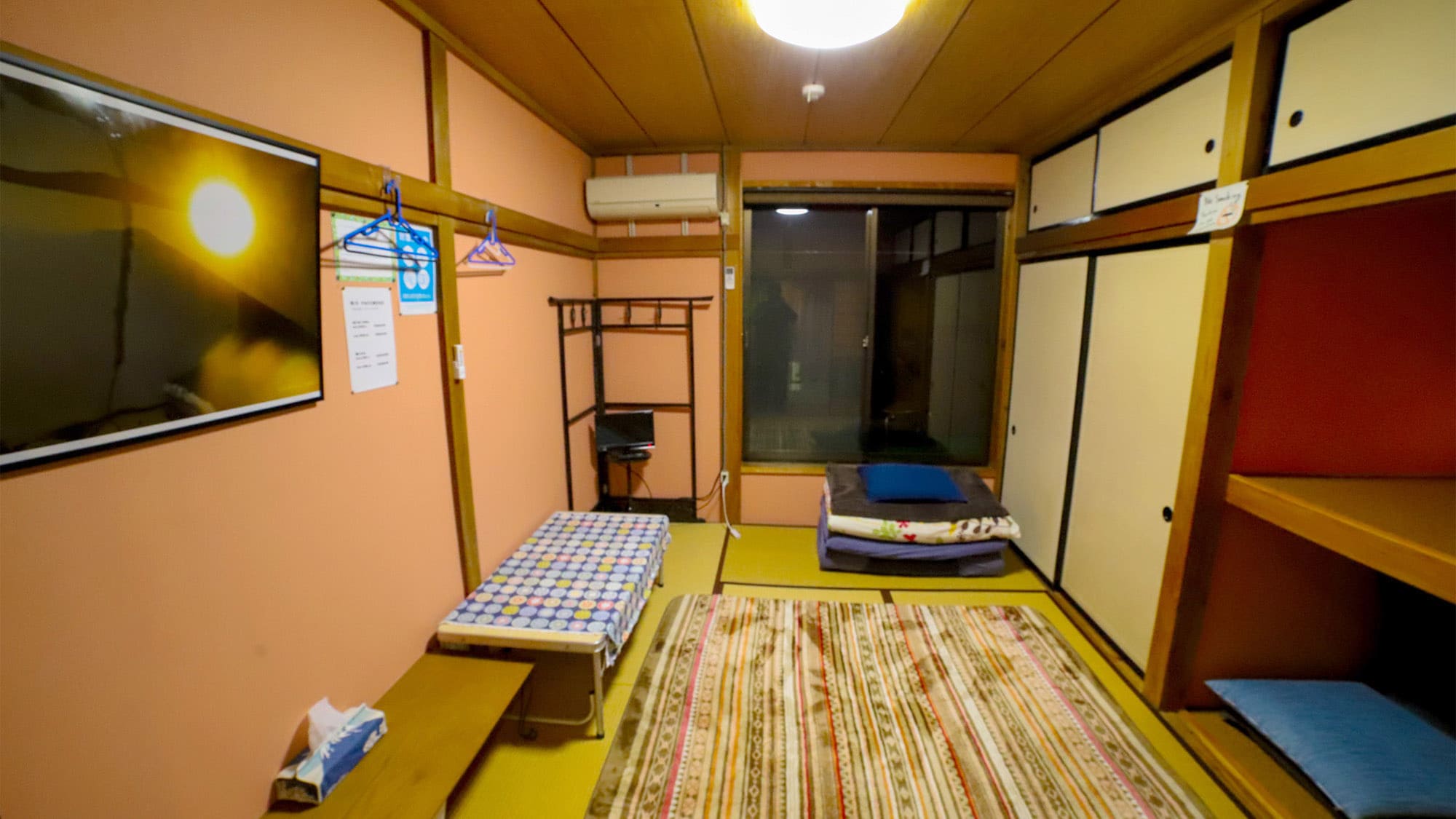・ [Example of guest room in the main building] Equipped with TV, Wi-Fi and air conditioner. You can also enjoy the view of Mt. Fuji