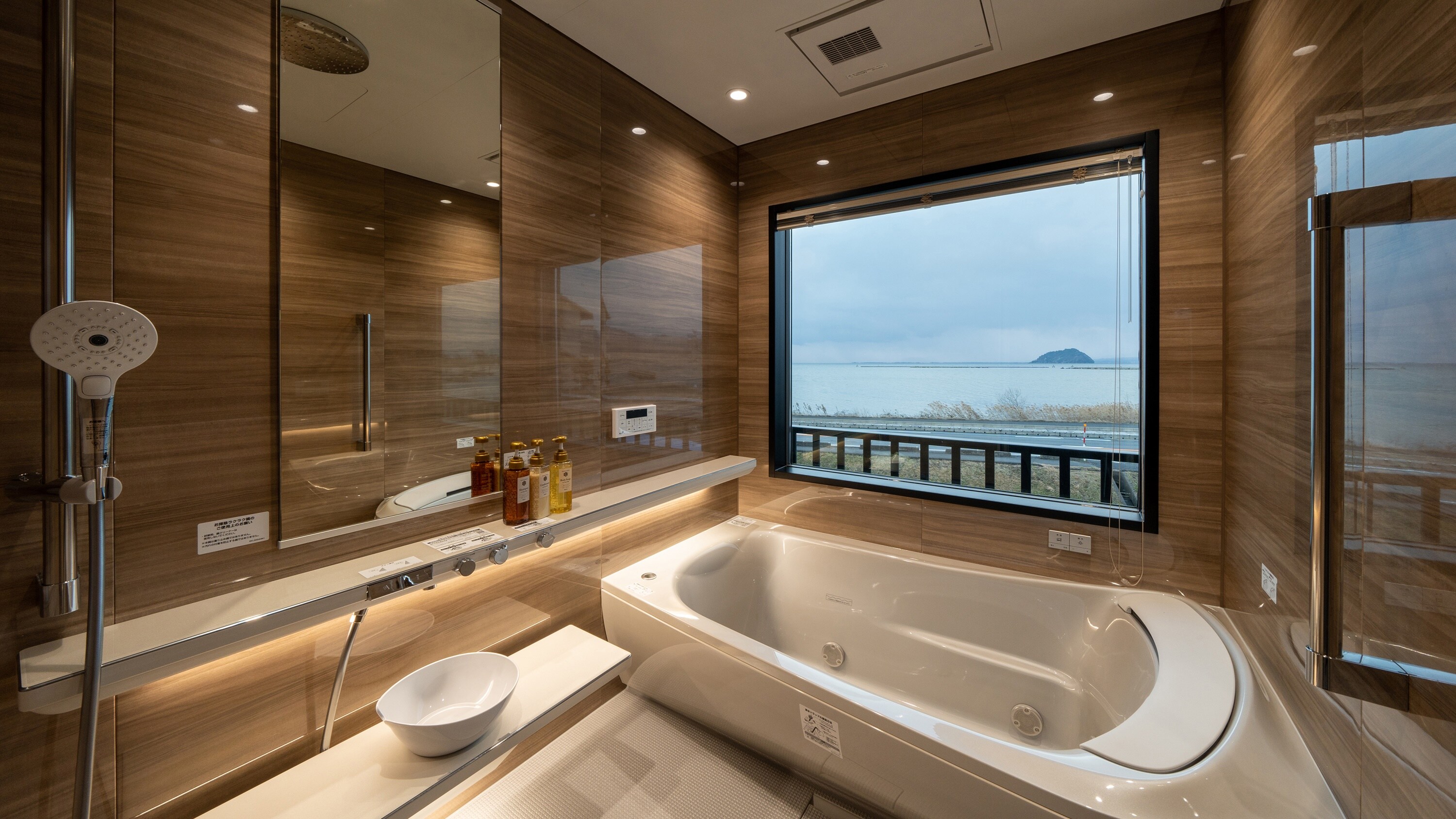 *[浴缸] TOTO Shinra的頂級型號。享受肩浴和令人放鬆的噴射浴的奢華時刻。