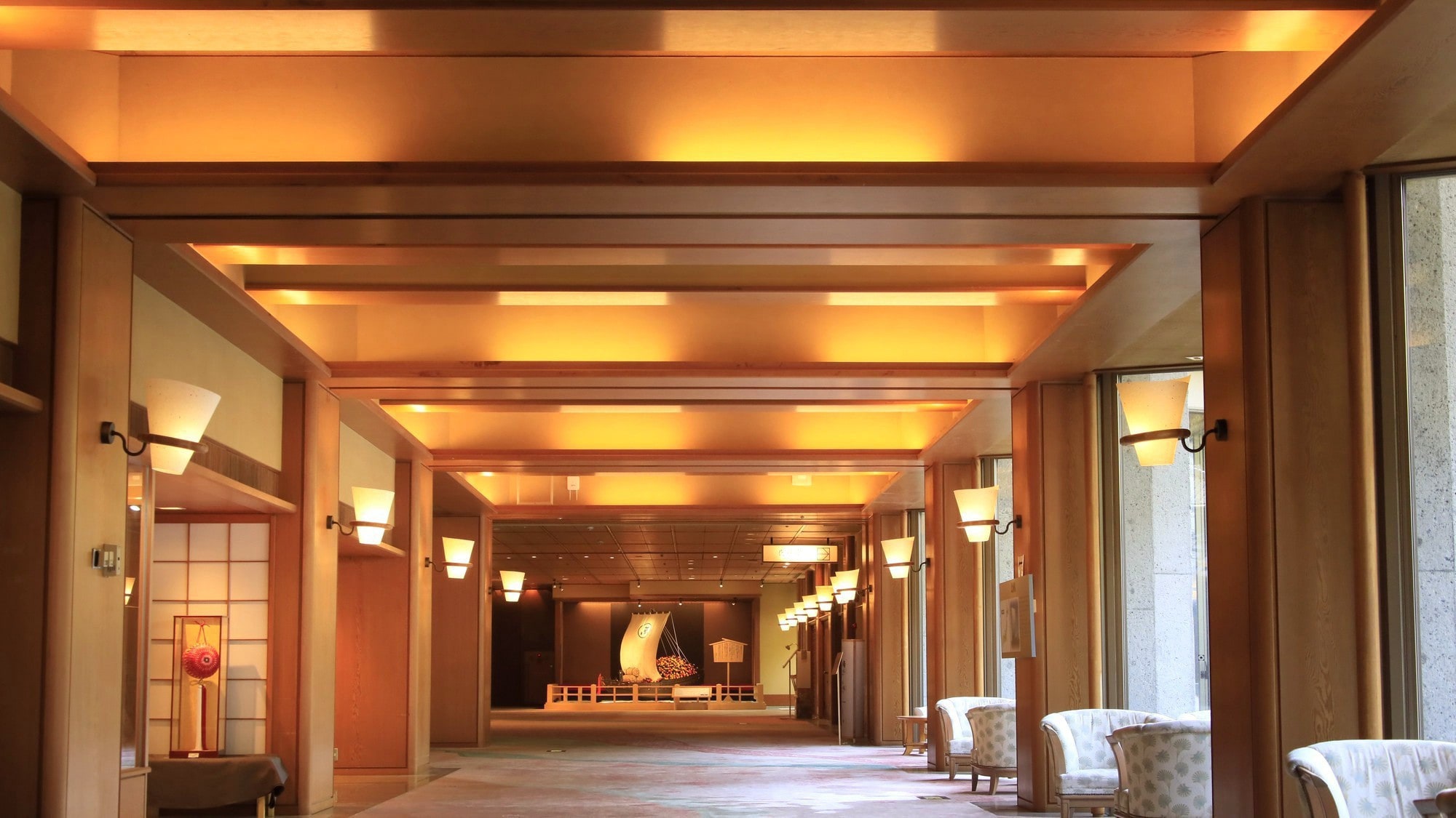 [Inside the building] A relaxing space filled with the spirit of hospitality that has been preserved for 300 years