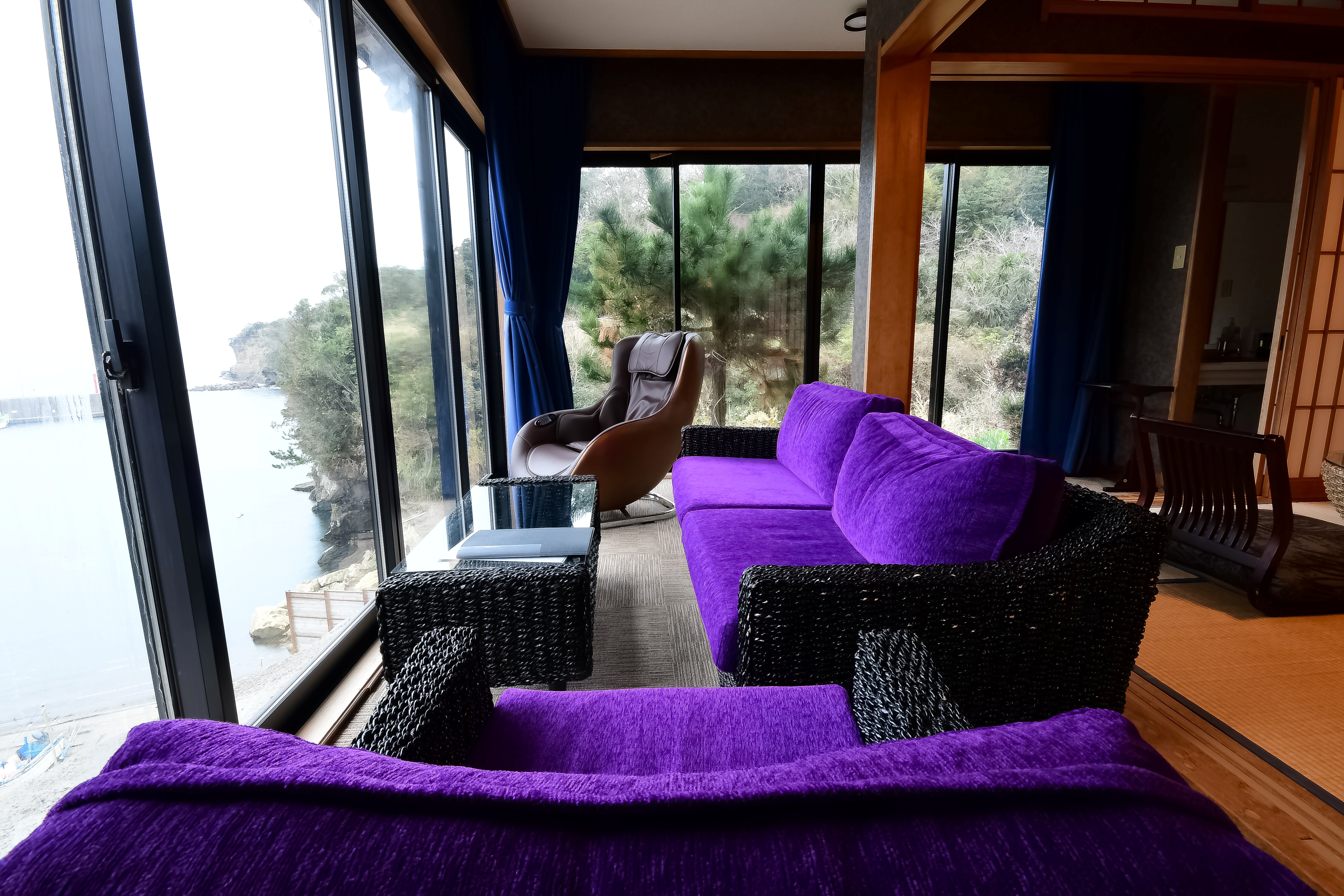South Building, special room with a view of the sea, 12 tatami mats + 6 tatami mats on the veranda, with bath and toilet, an example